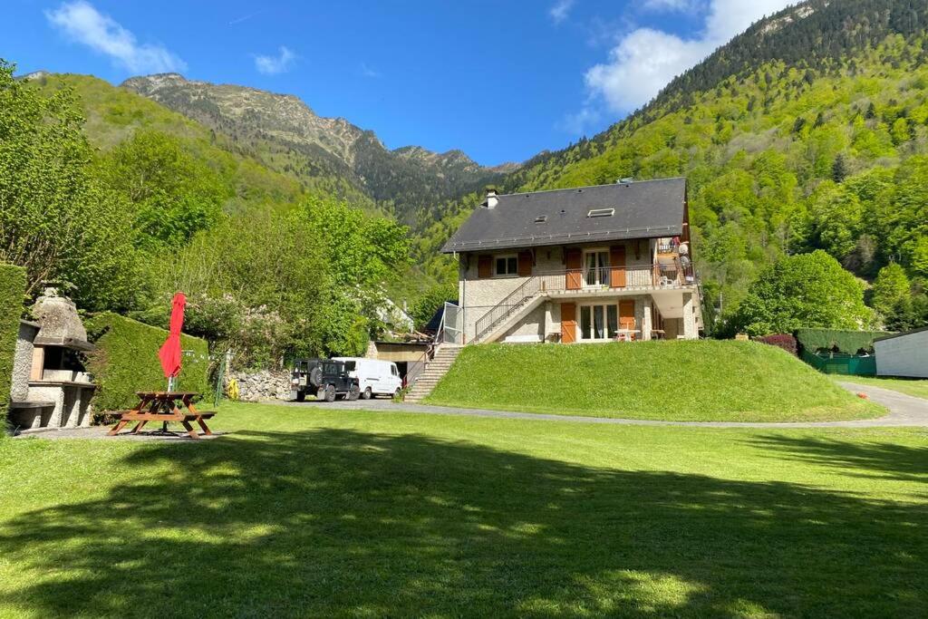 T2 ensoleillé. Terrasse et vaste jardin commun