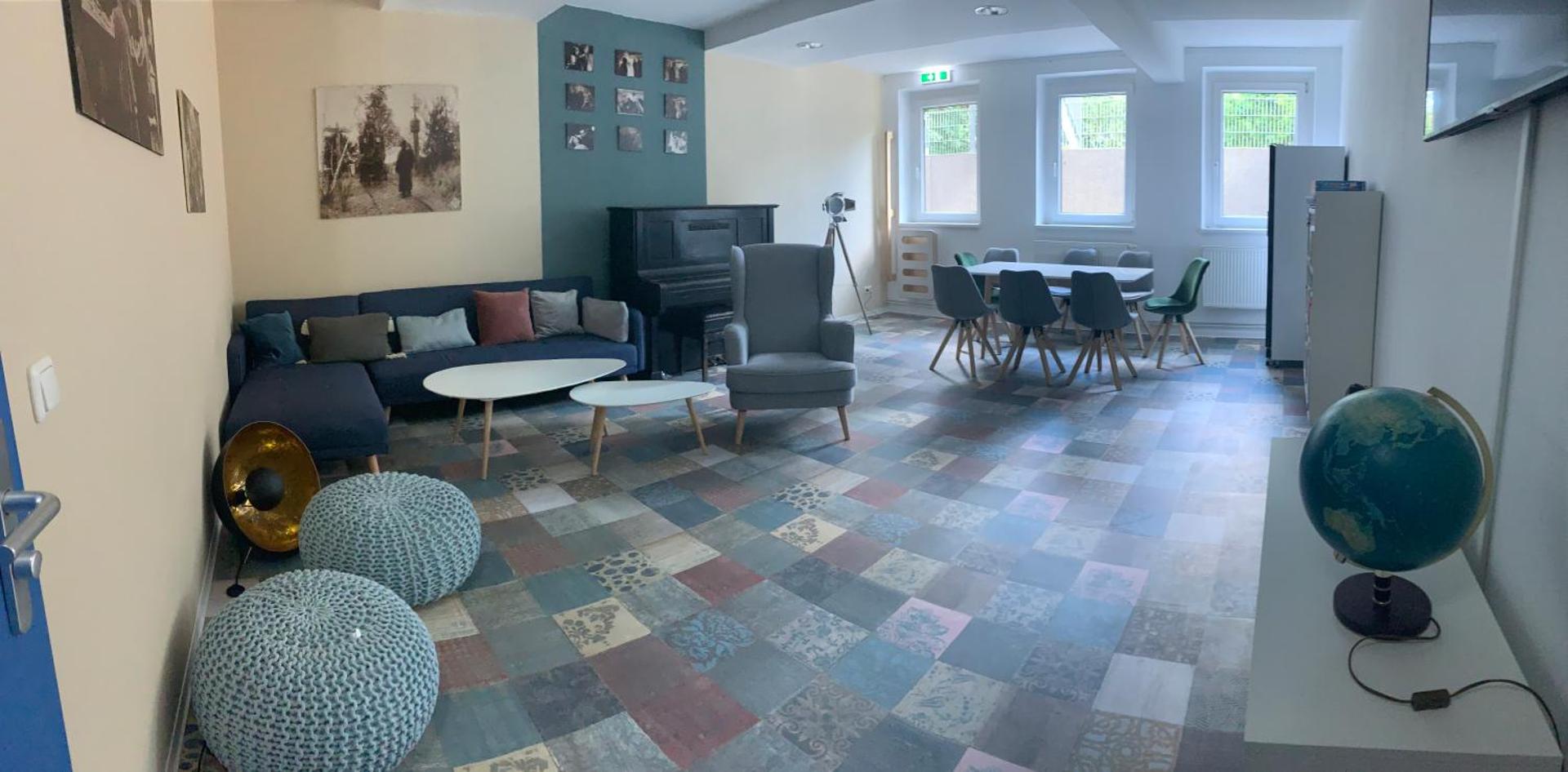 Communal lounge/ TV room