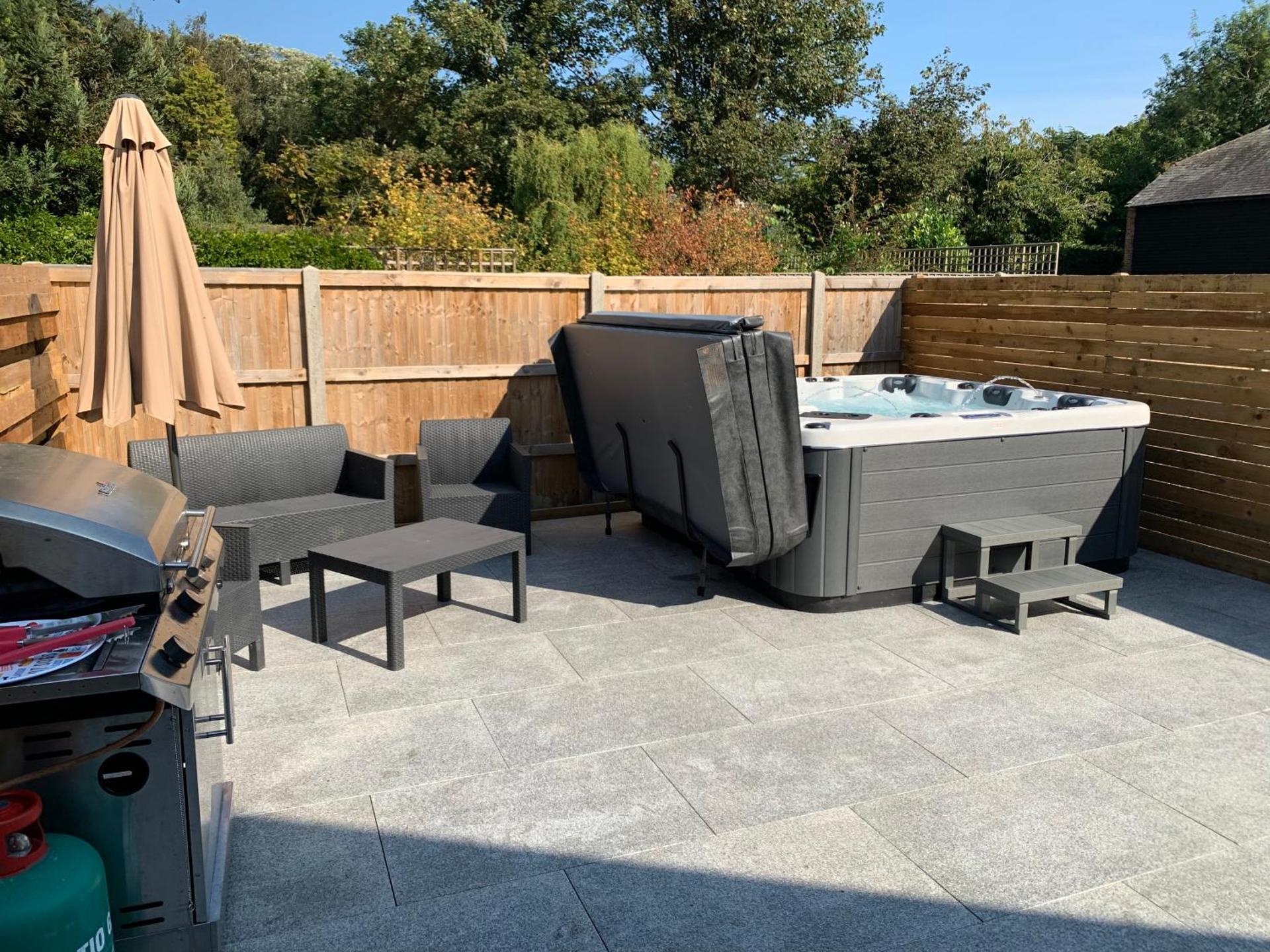 Luxurious oasis relax 32c pool, jacuzzi games bar