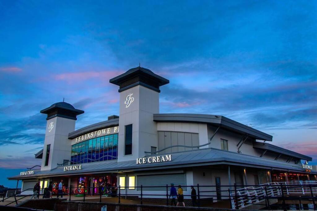 2 Bedroom Seafront Apartment