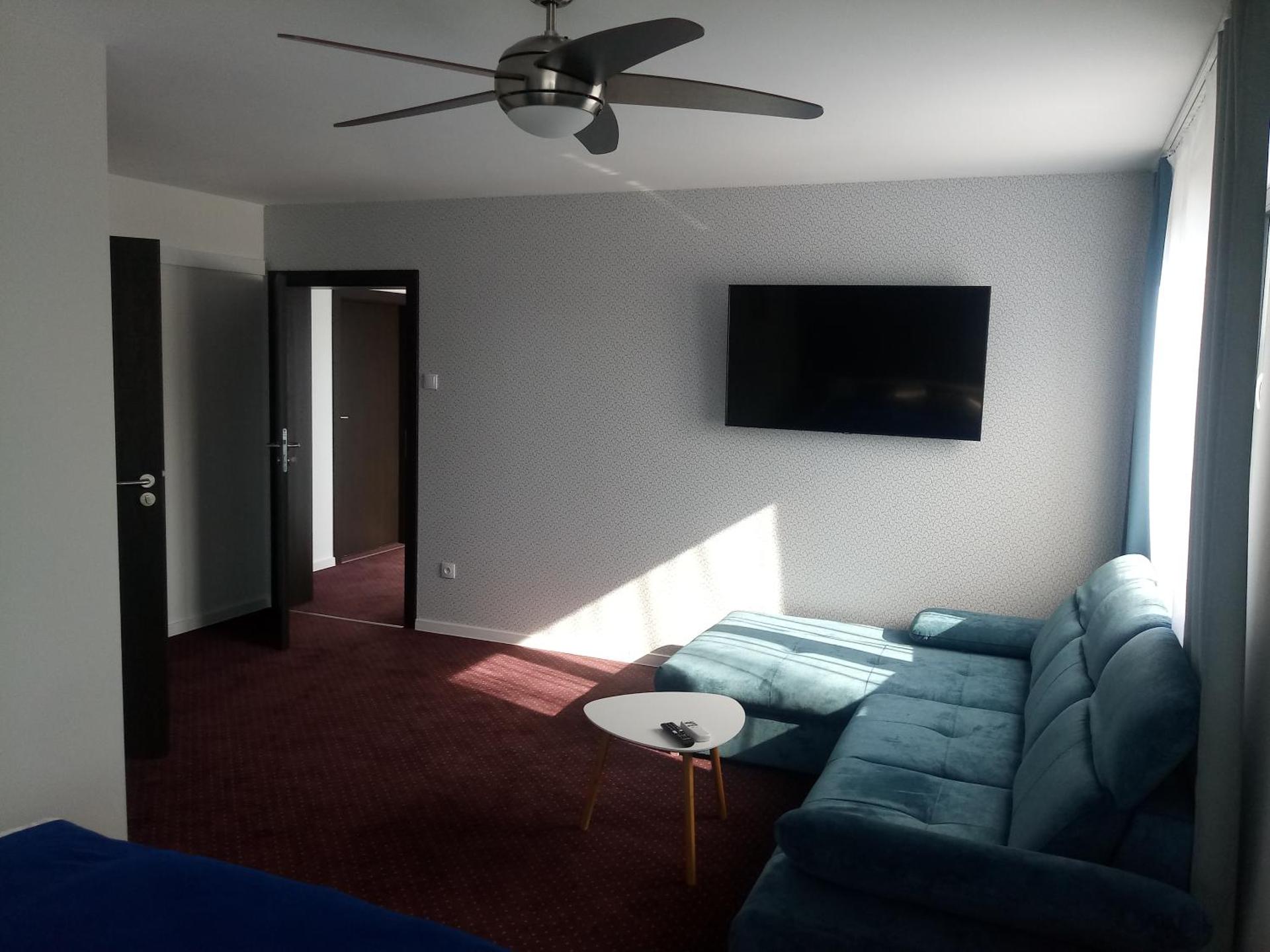 Communal lounge/ TV room