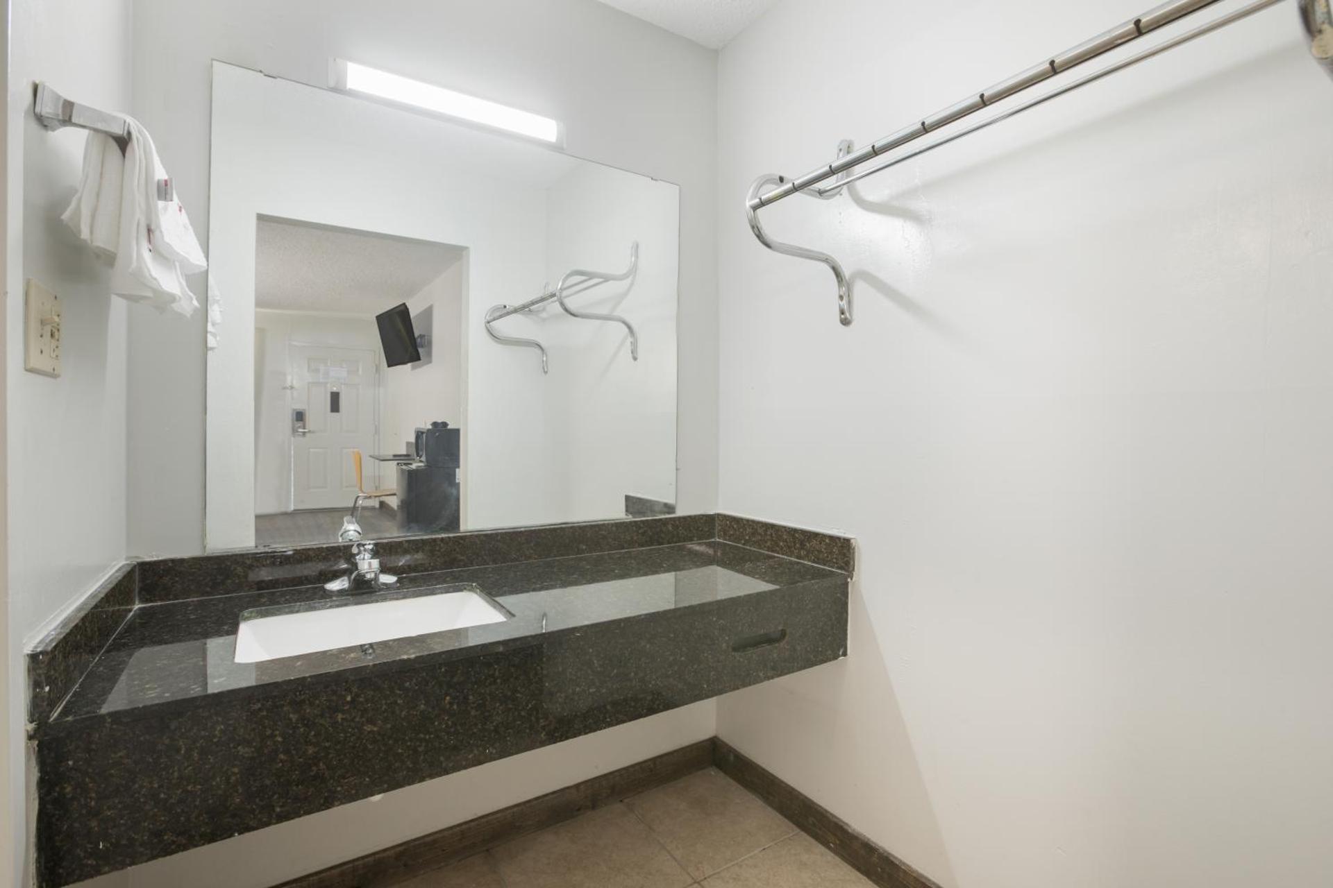 1 King Bed Non Smoking