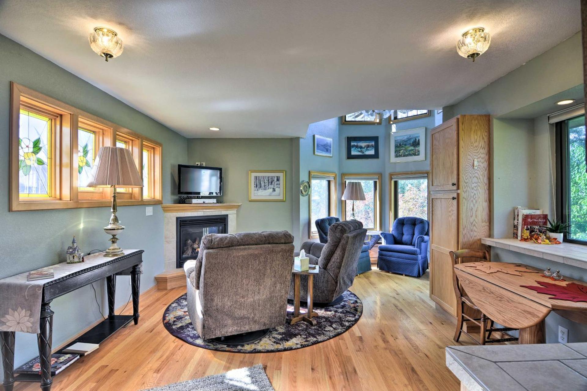 Loveland Guest House with Balcony by Boyd Lake