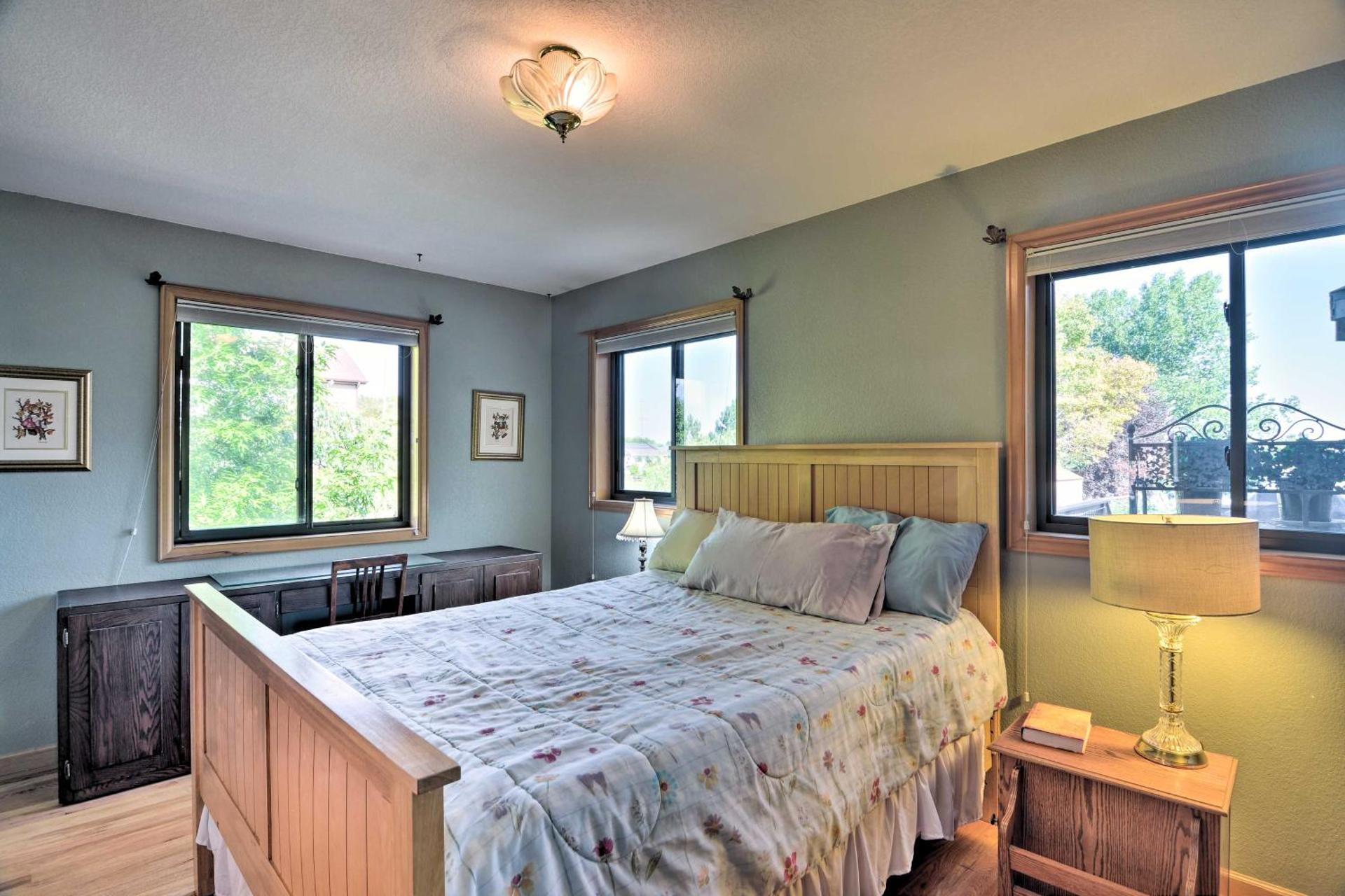 Loveland Guest House with Balcony by Boyd Lake