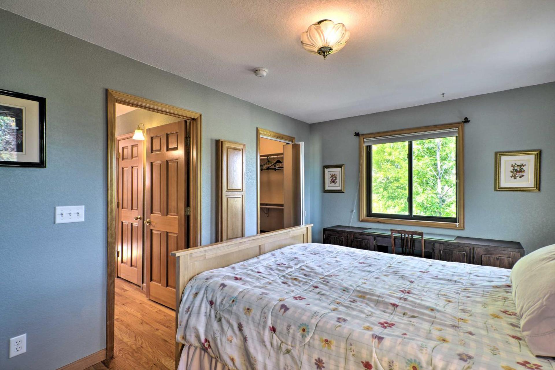 Loveland Guest House with Balcony by Boyd Lake