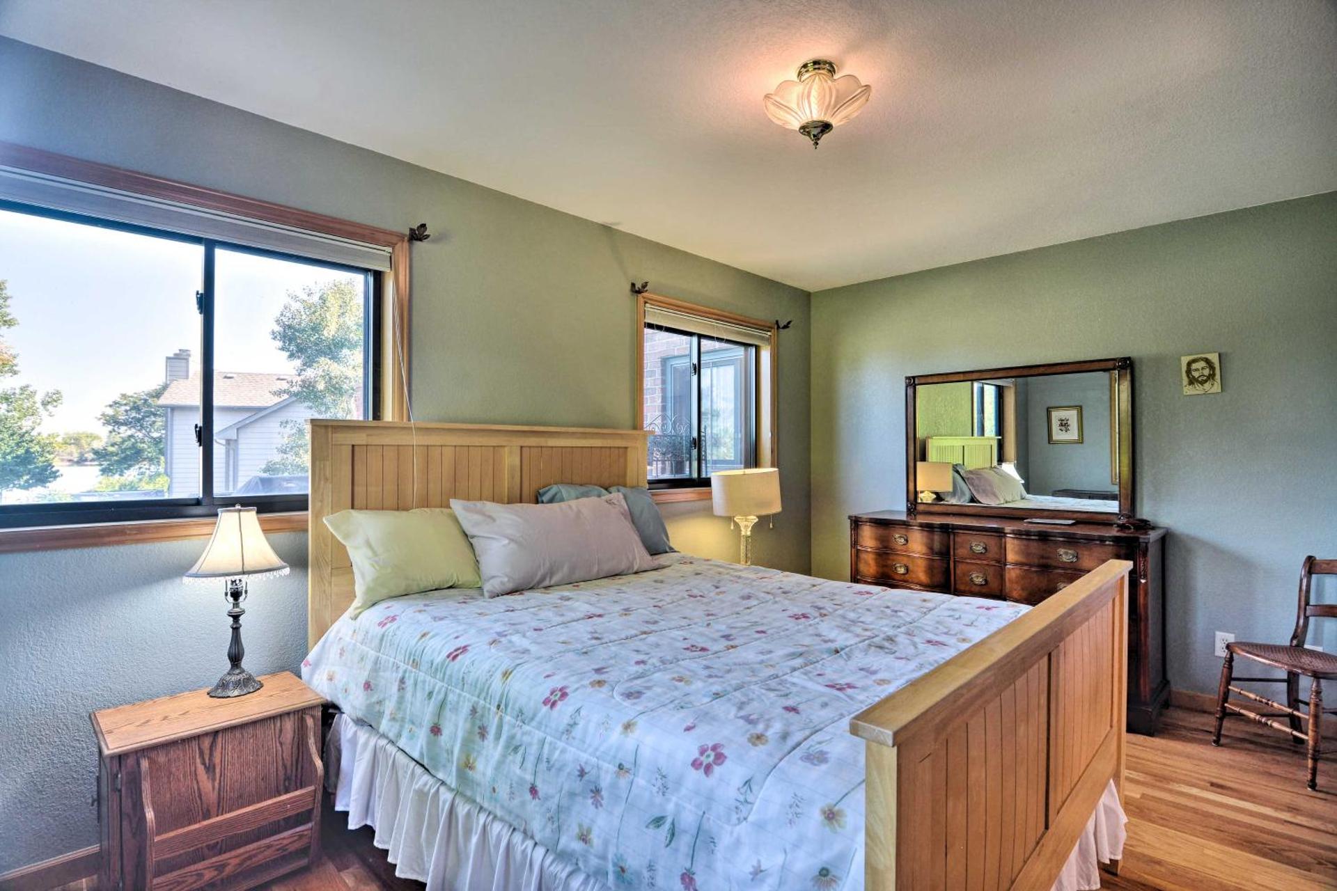 Loveland Guest House with Balcony by Boyd Lake