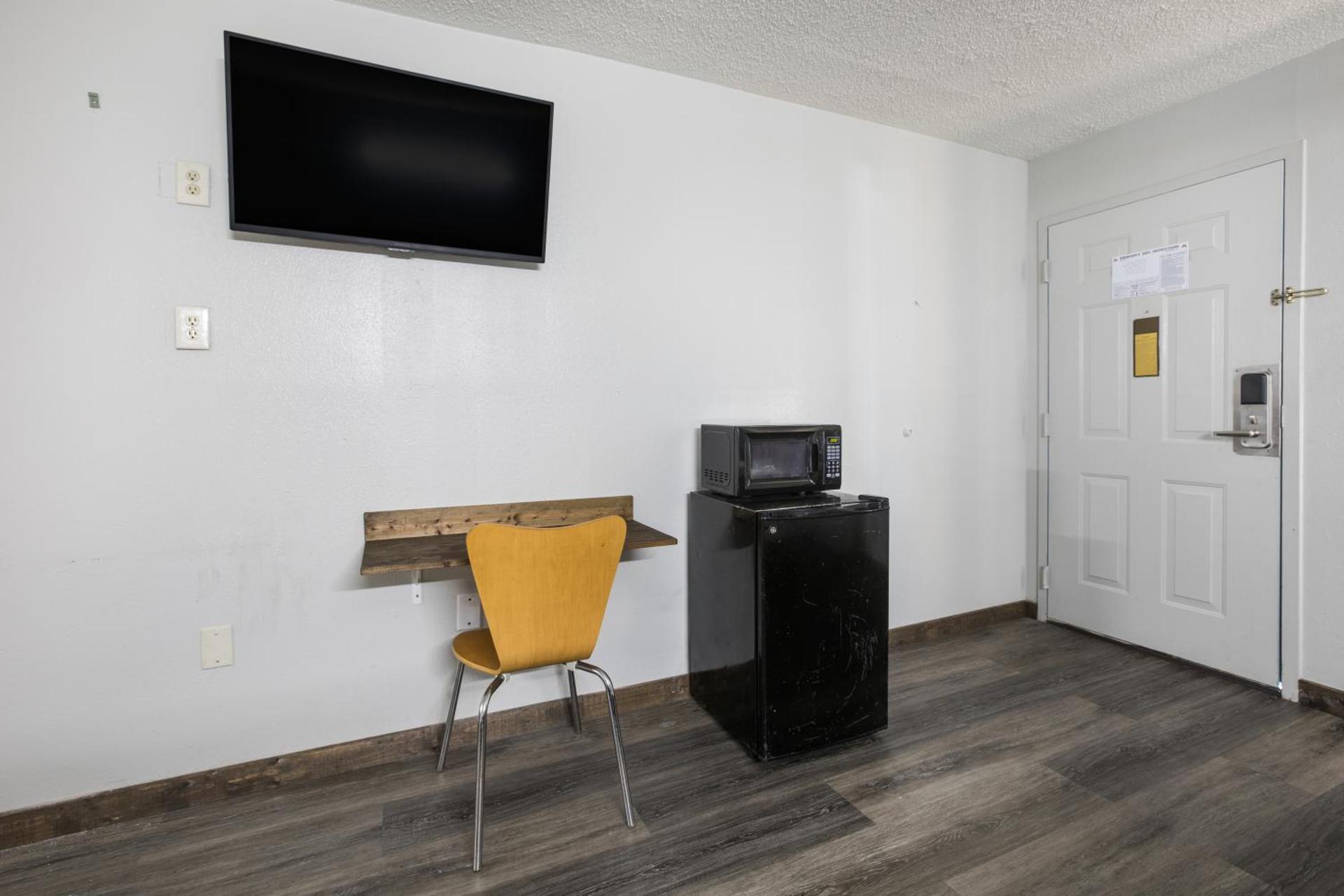 2 Queen Beds Smoking