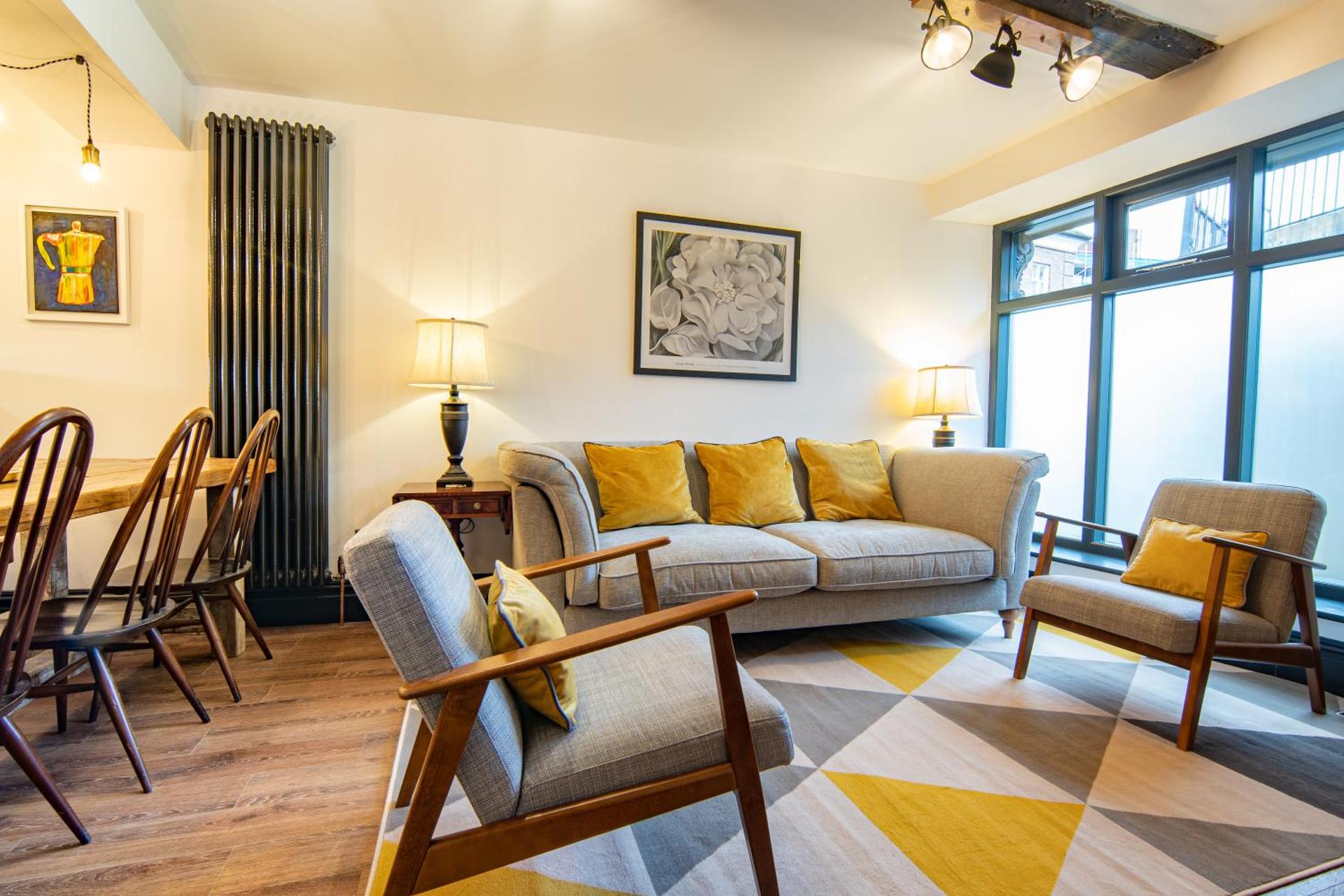 Former 16th Century Inn - In the heart of Macclesfield, gateway to the Peaks