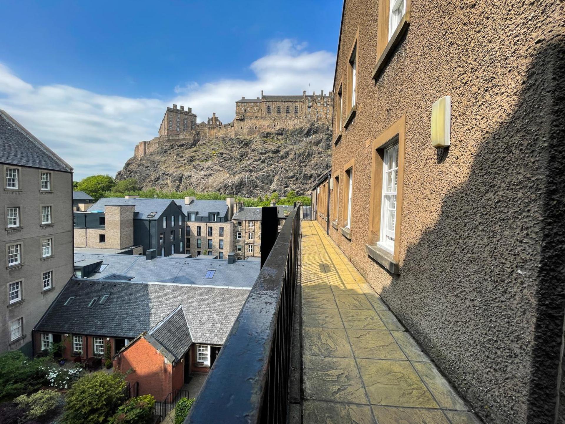 Studio Hart Castle Rock Grassmarket