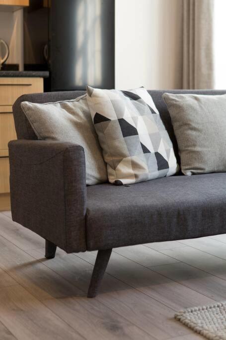 Modern & bright 1 bed for 4 close to city centre!