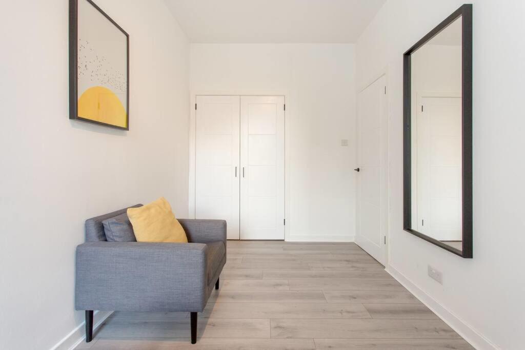 Modern & bright 1 bed for 4 close to city centre!