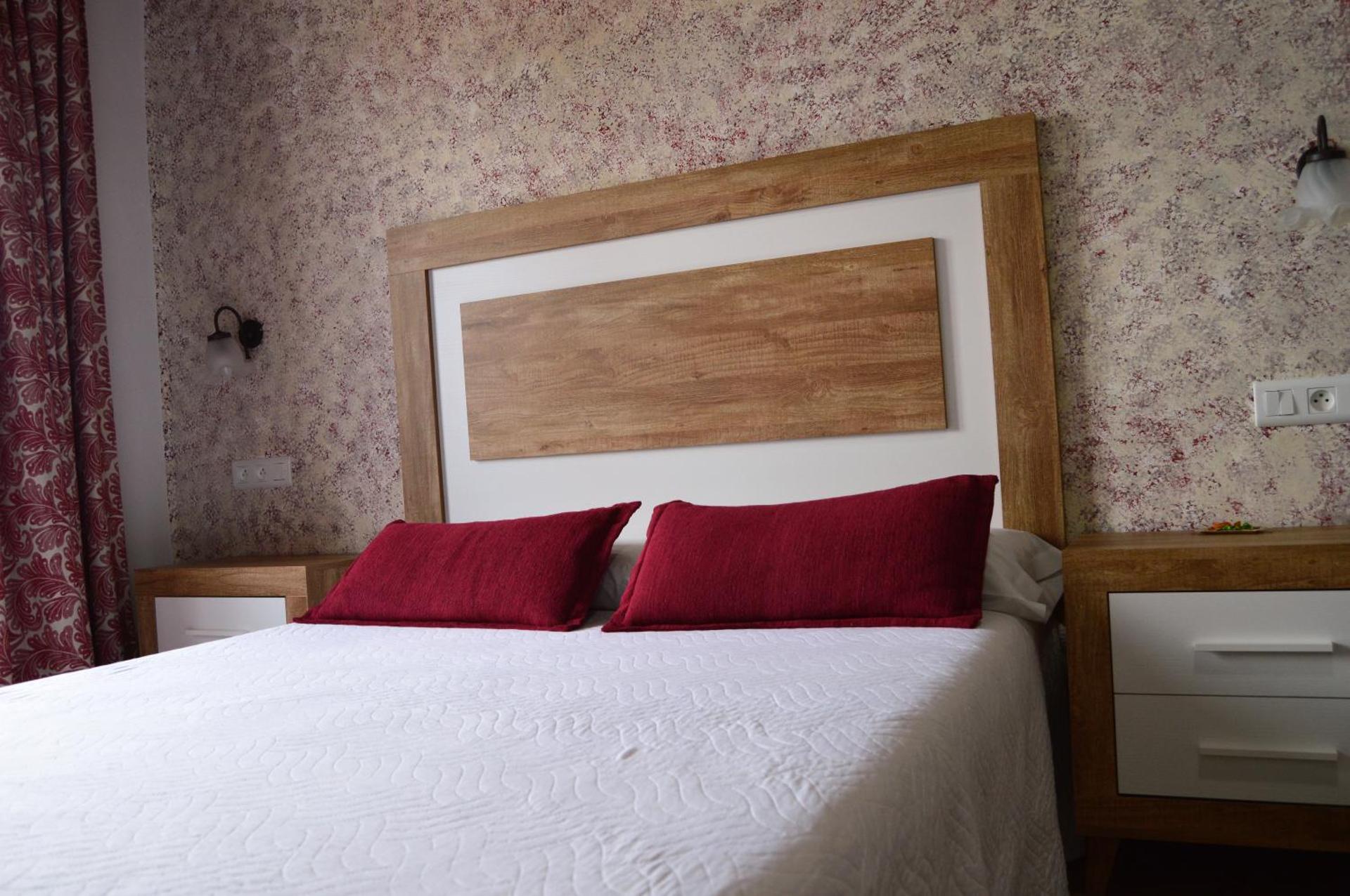 Apartamentos Turísticos - Hostal Los Alisos