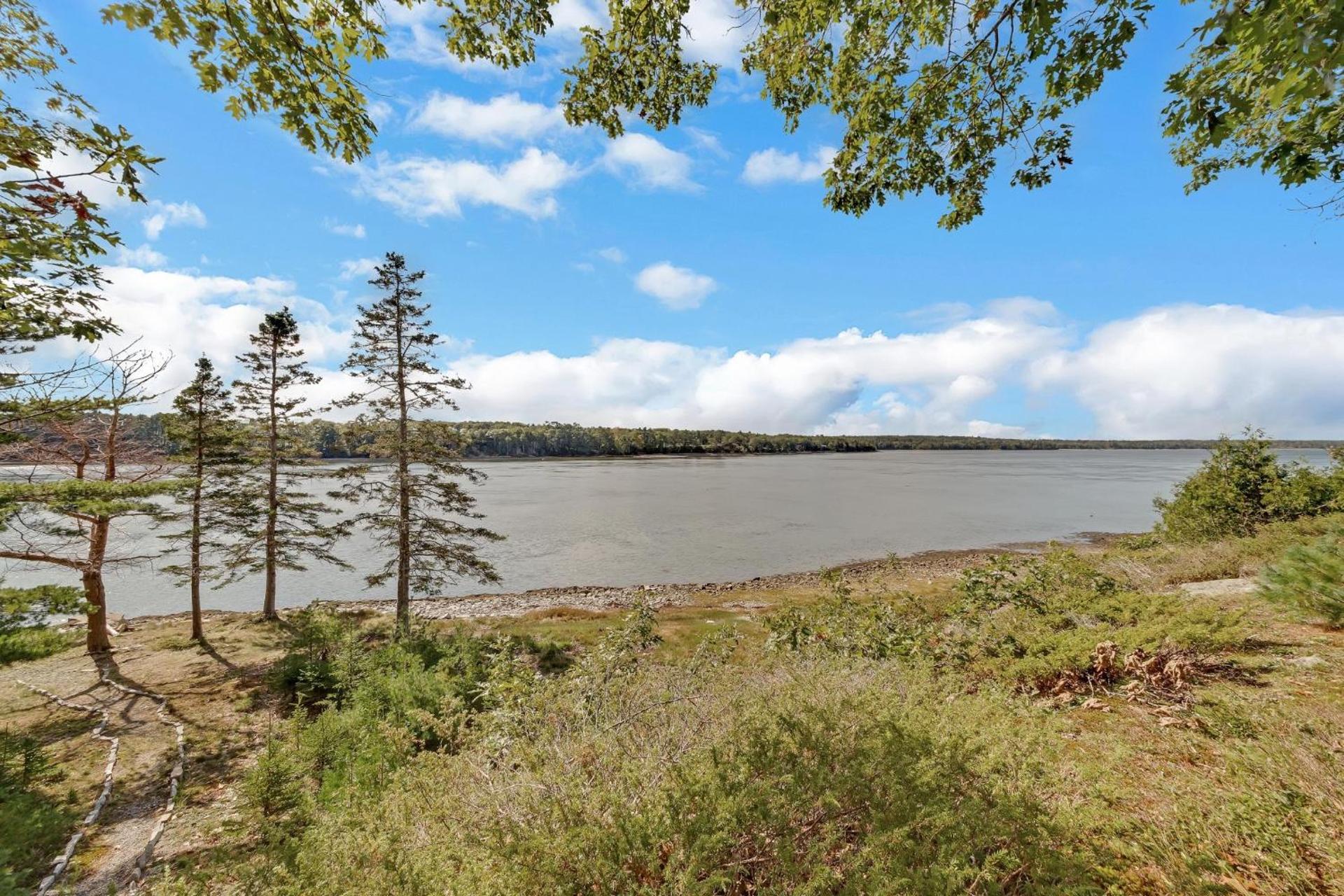 JCR Taunton Bay Hideaway home