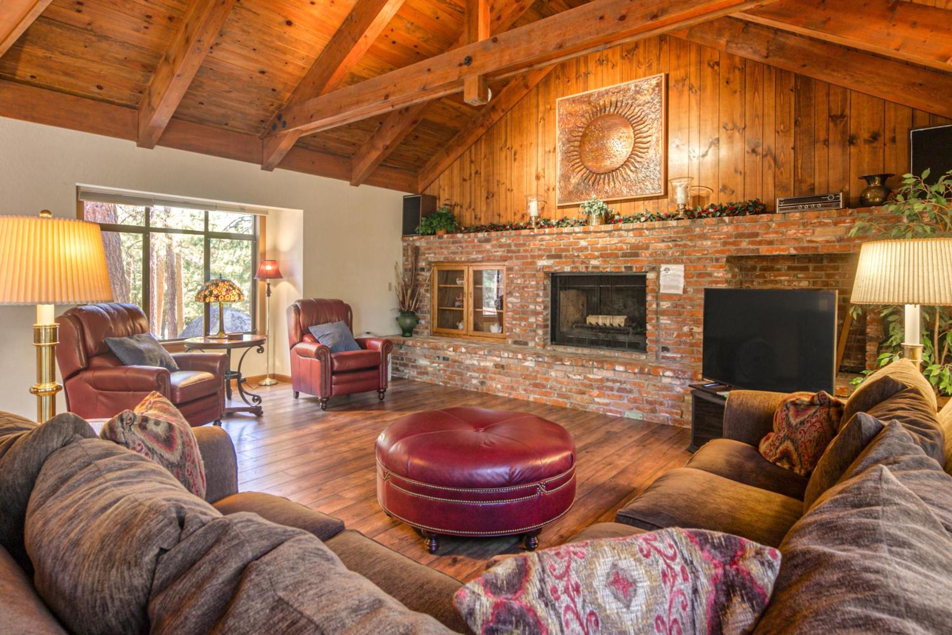 Skyland Retreat - Max nighttime occupancy of 8