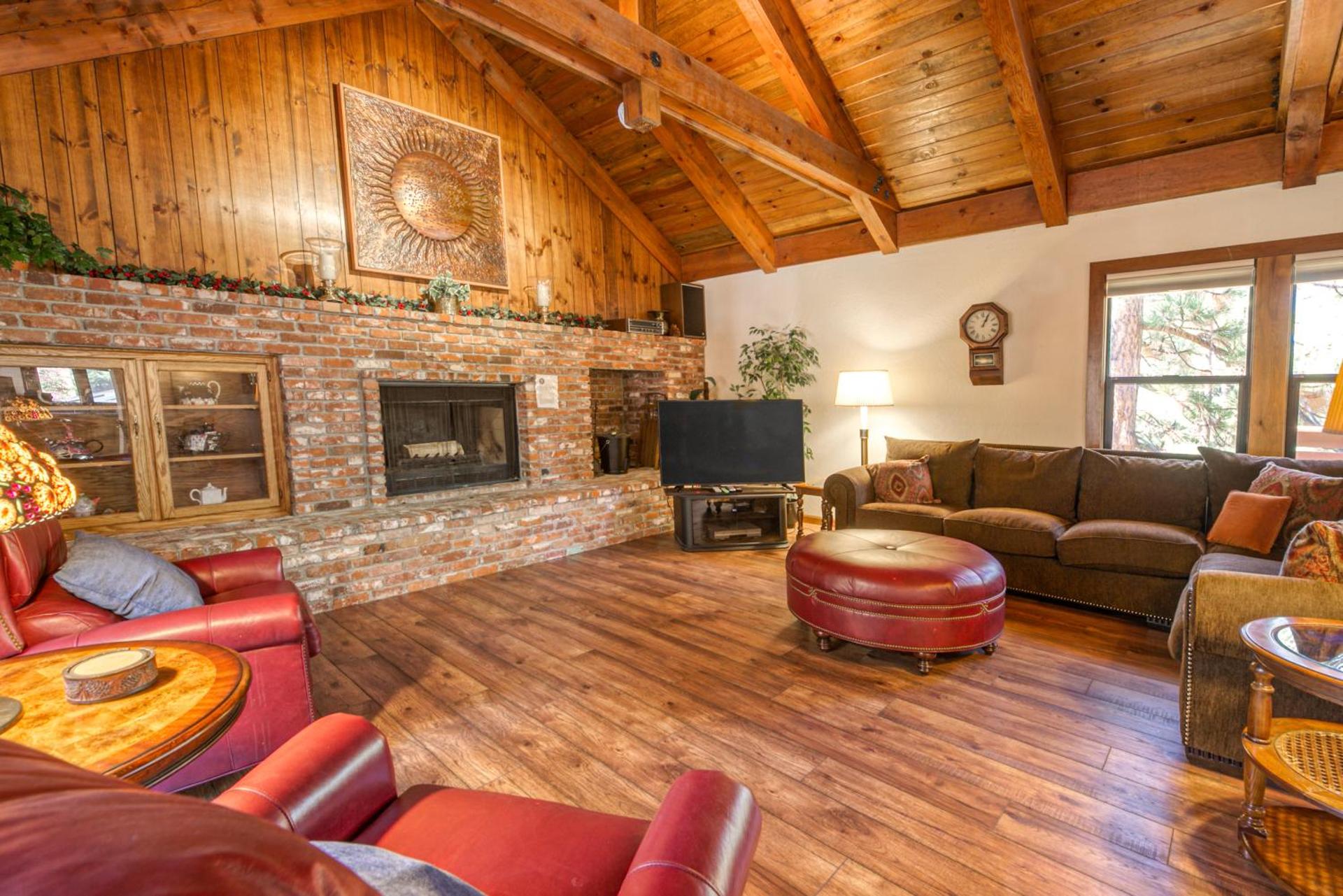 Skyland Retreat - Max nighttime occupancy of 8