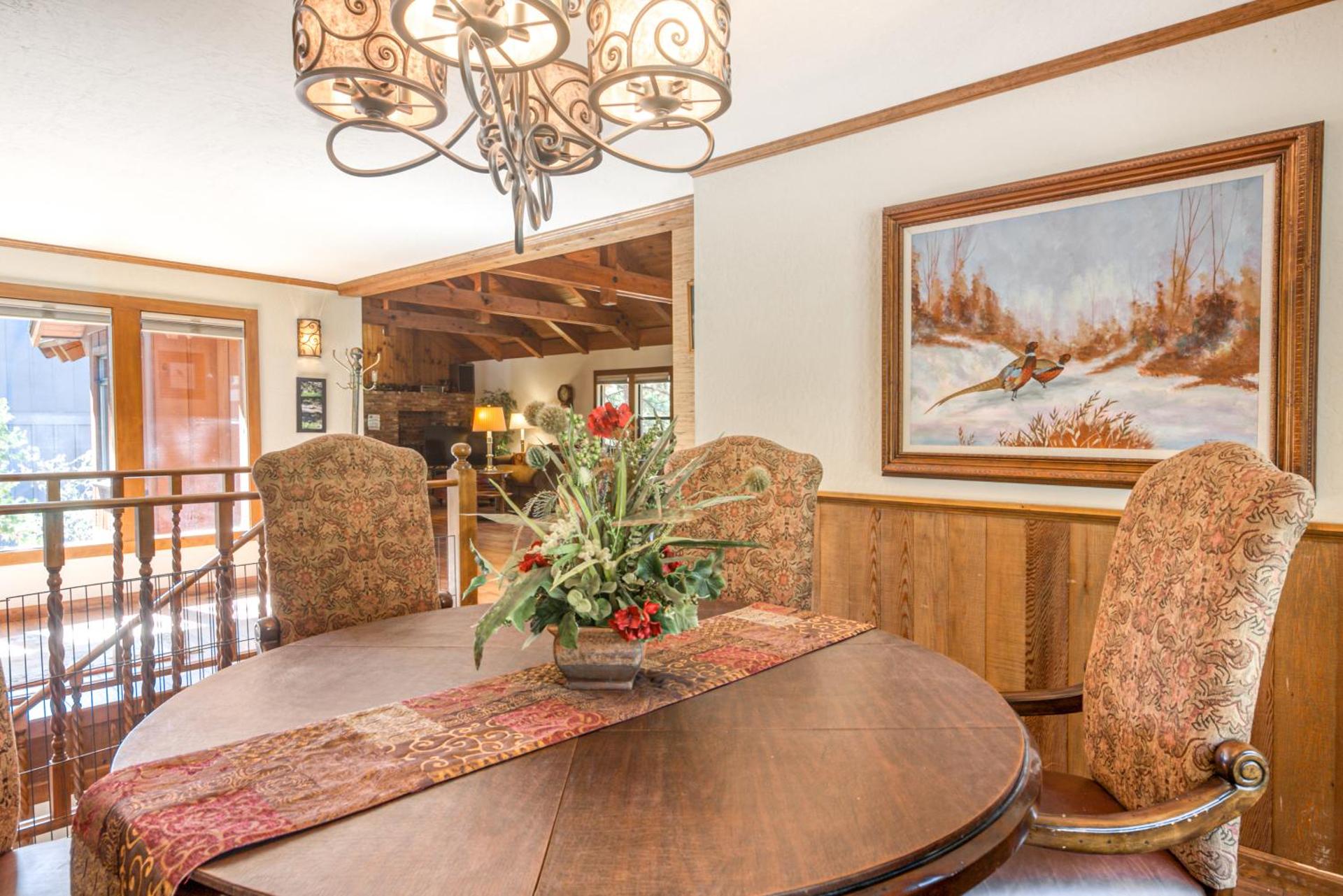 Skyland Retreat - Max nighttime occupancy of 8