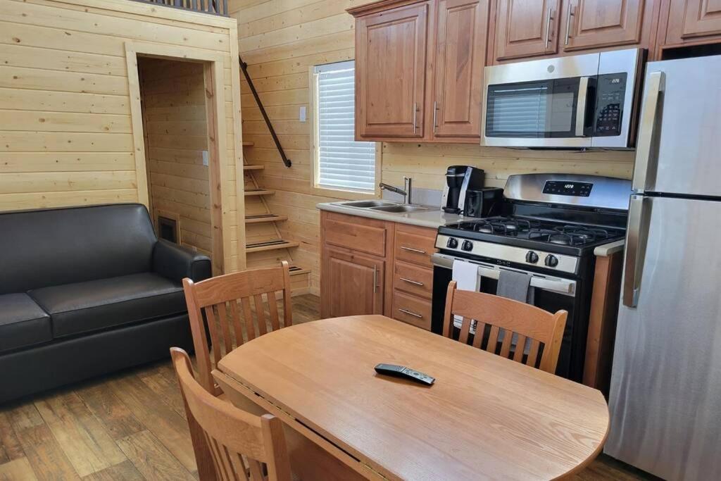 076 Tiny Home nr Grand Canyon South Rim Sleeps 8