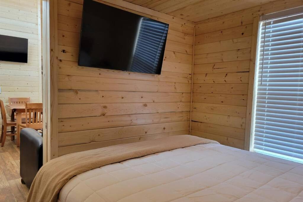 076 Tiny Home nr Grand Canyon South Rim Sleeps 8