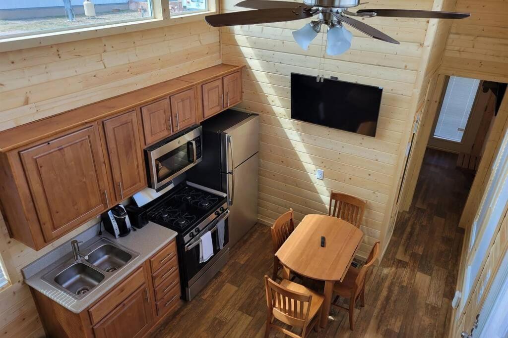 076 Tiny Home nr Grand Canyon South Rim Sleeps 8