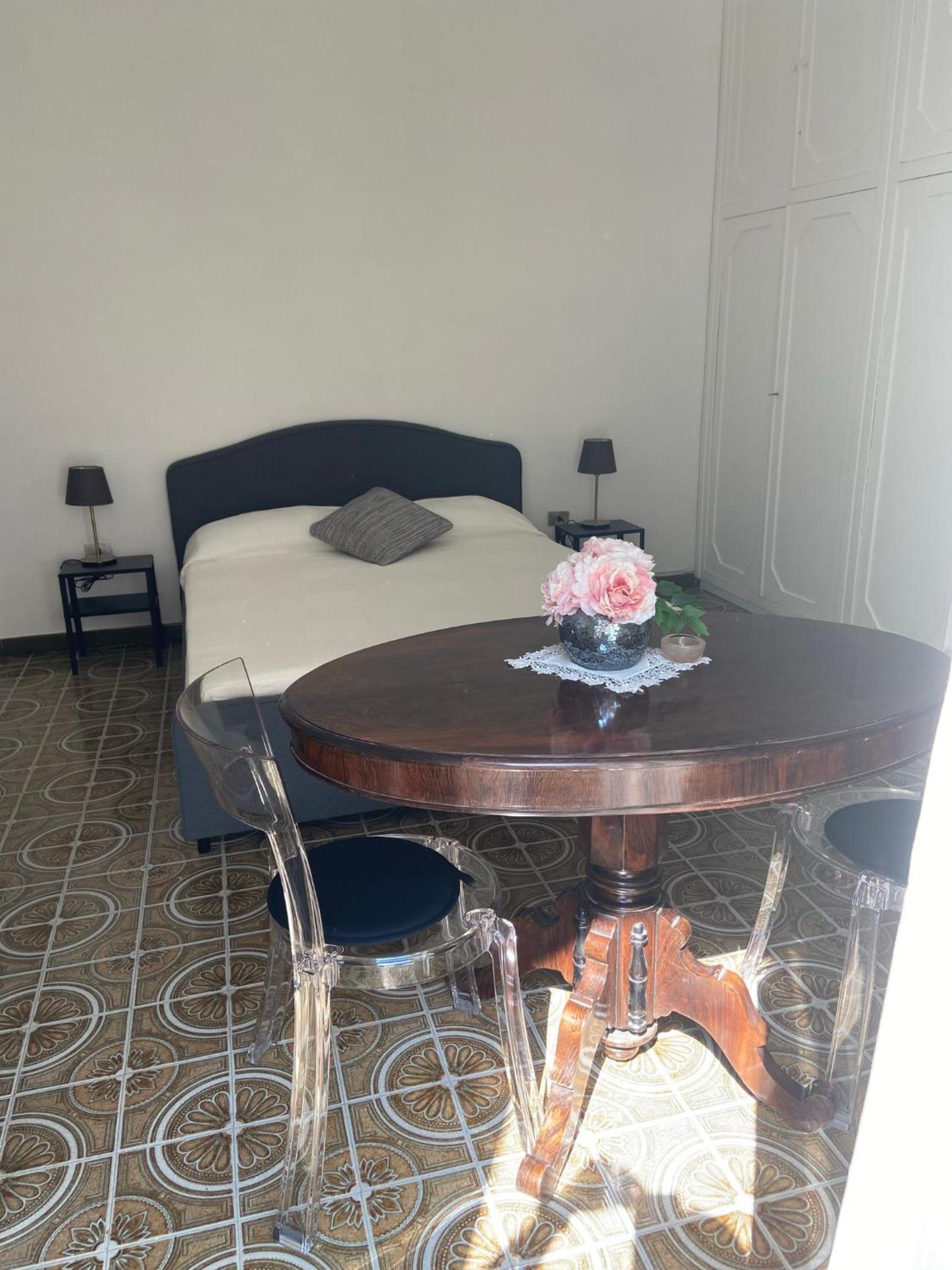 Rooms in San Domenico Maggiore 3