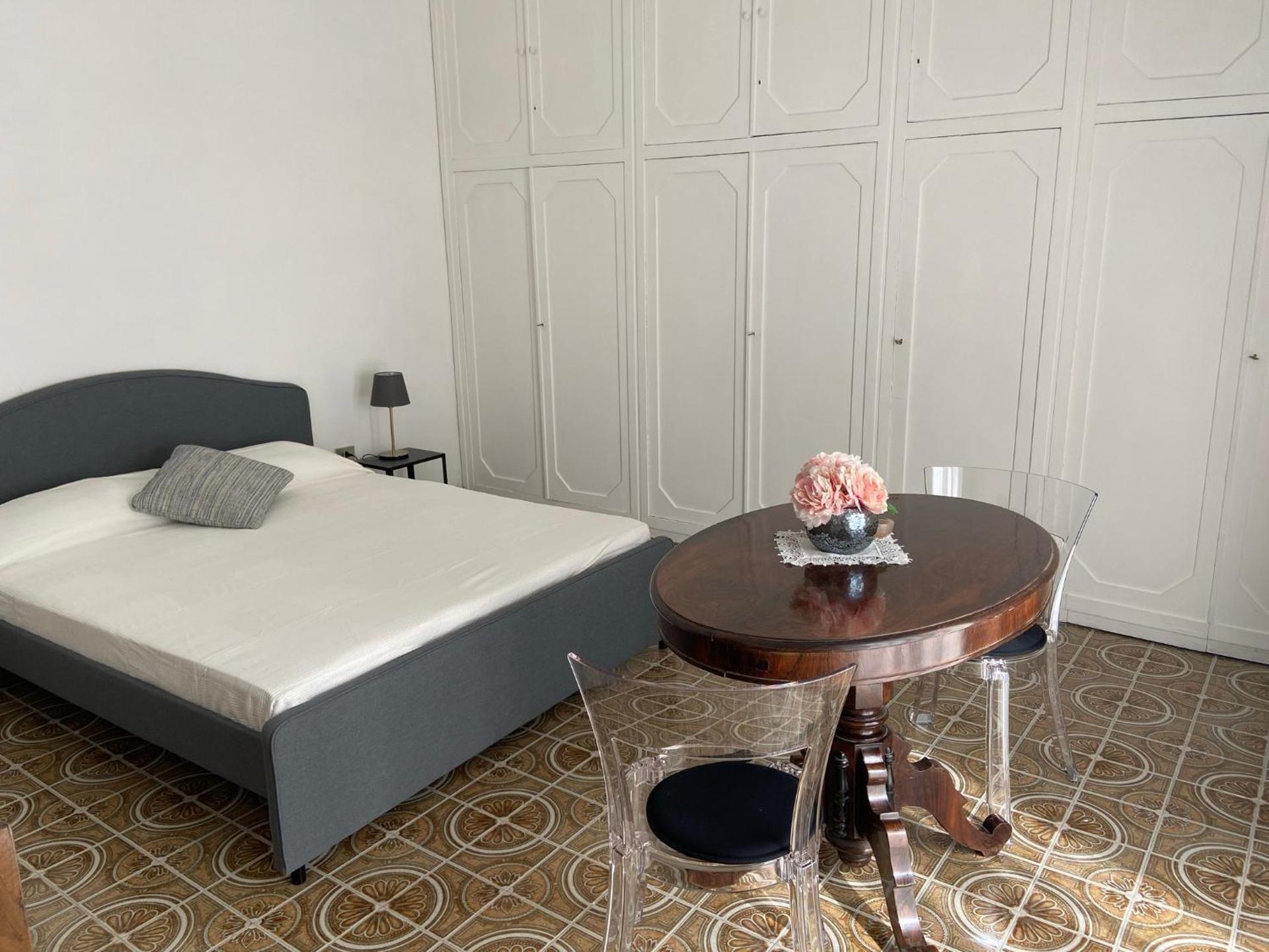 Rooms in San Domenico Maggiore 3