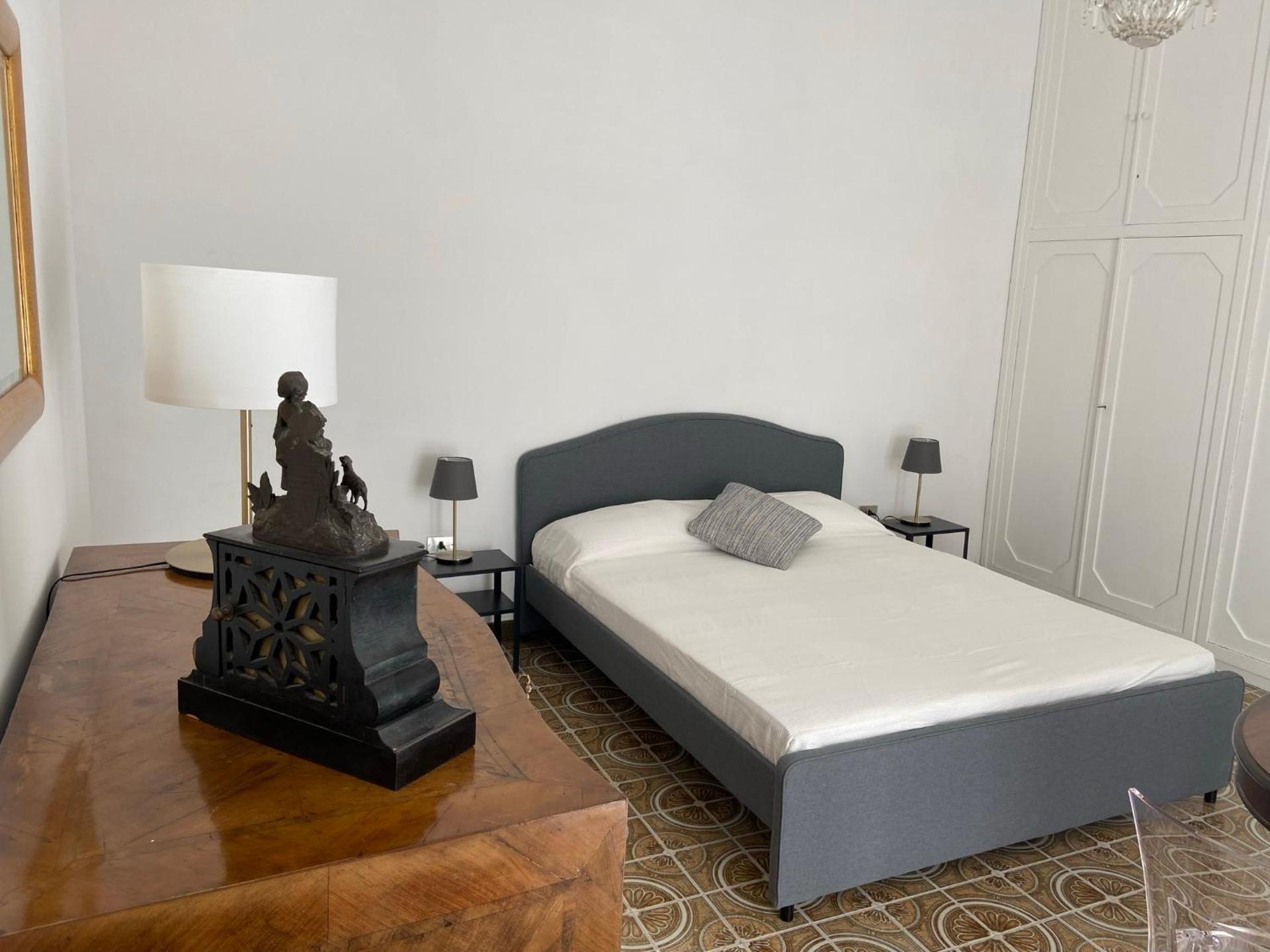 Rooms in San Domenico Maggiore 3