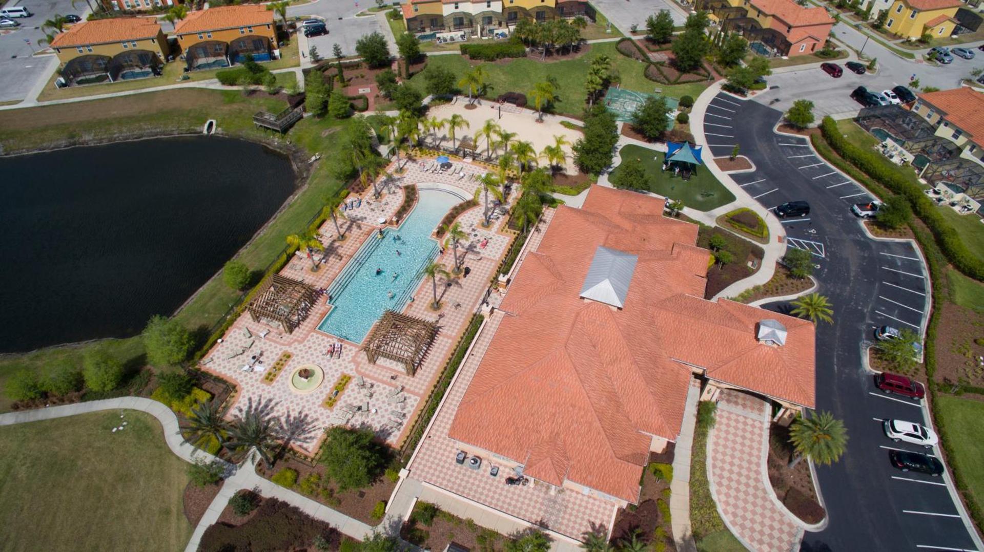 3Br 3Bath Townhome BBQ Pool 15min Disney 1291ft