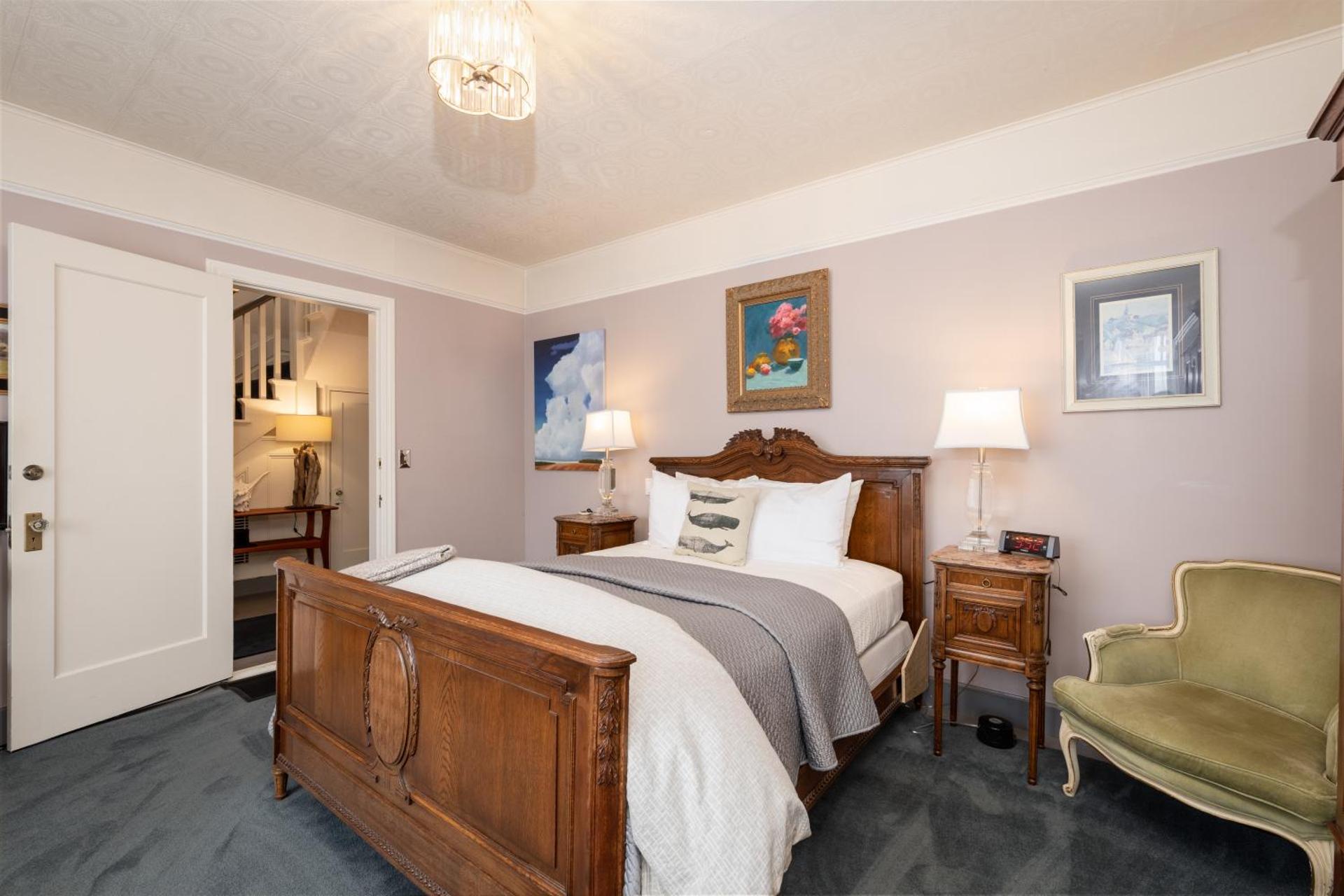 Nantucket Whale Inn, Half Moon Bay