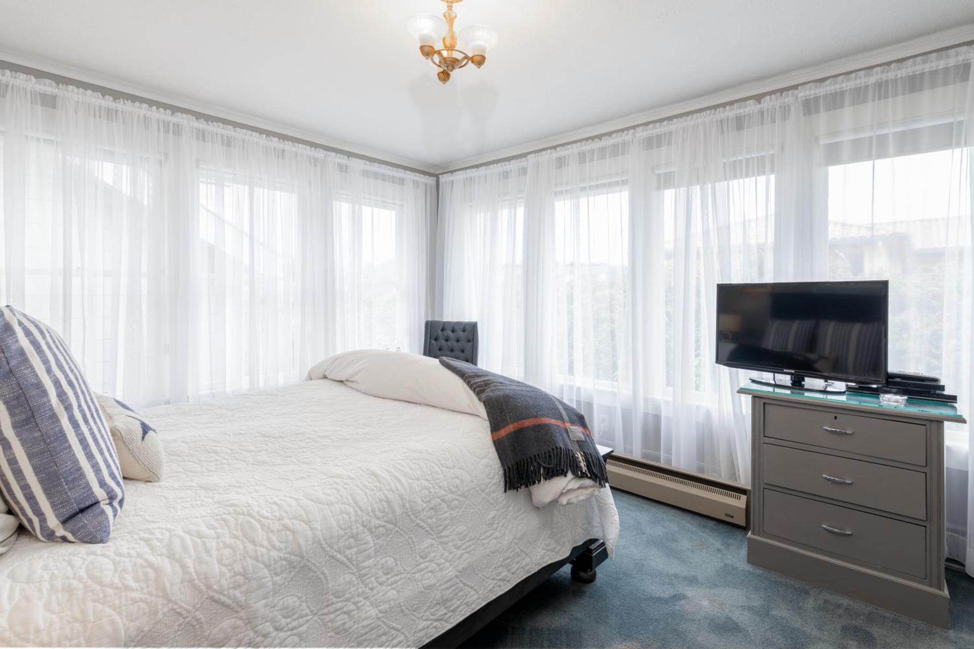 Nantucket Whale Inn, Half Moon Bay