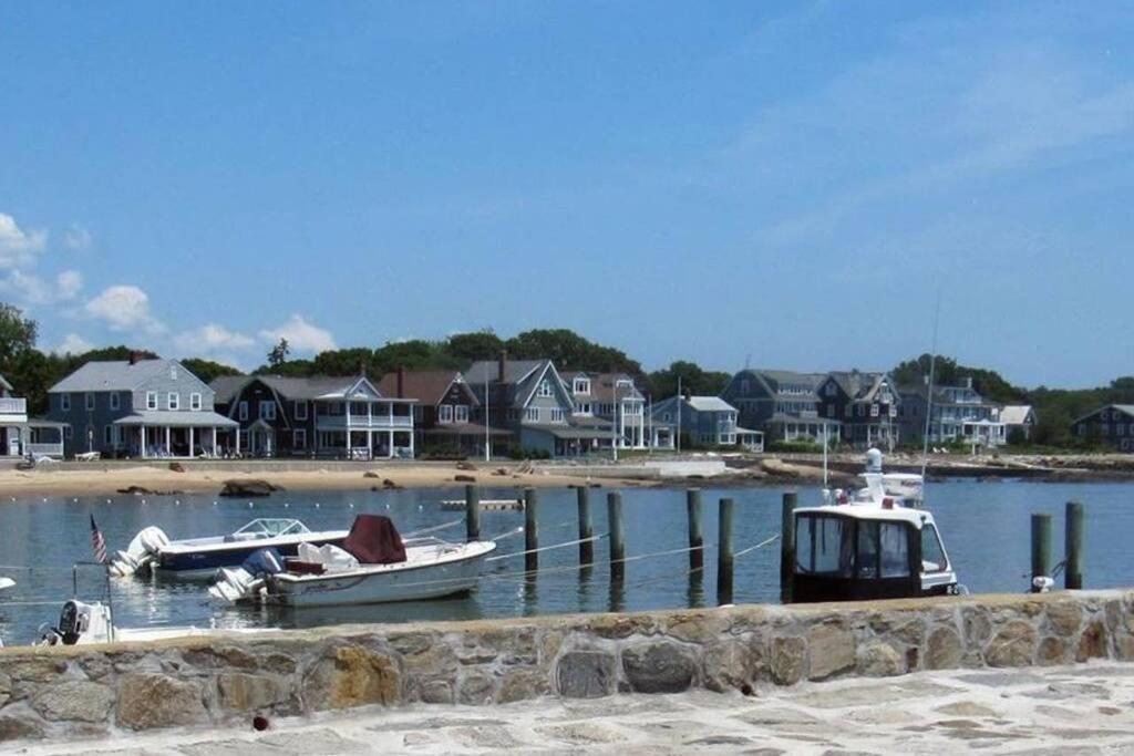 Newly Renovated Carriage House Near Town & Beaches