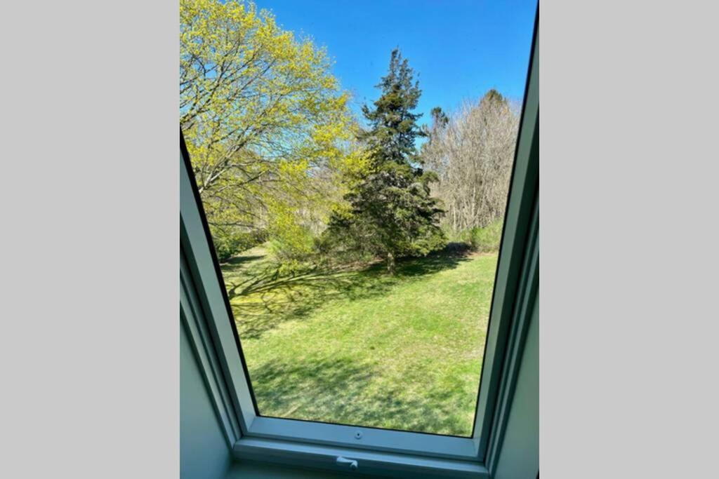 Newly Renovated Carriage House Near Town & Beaches