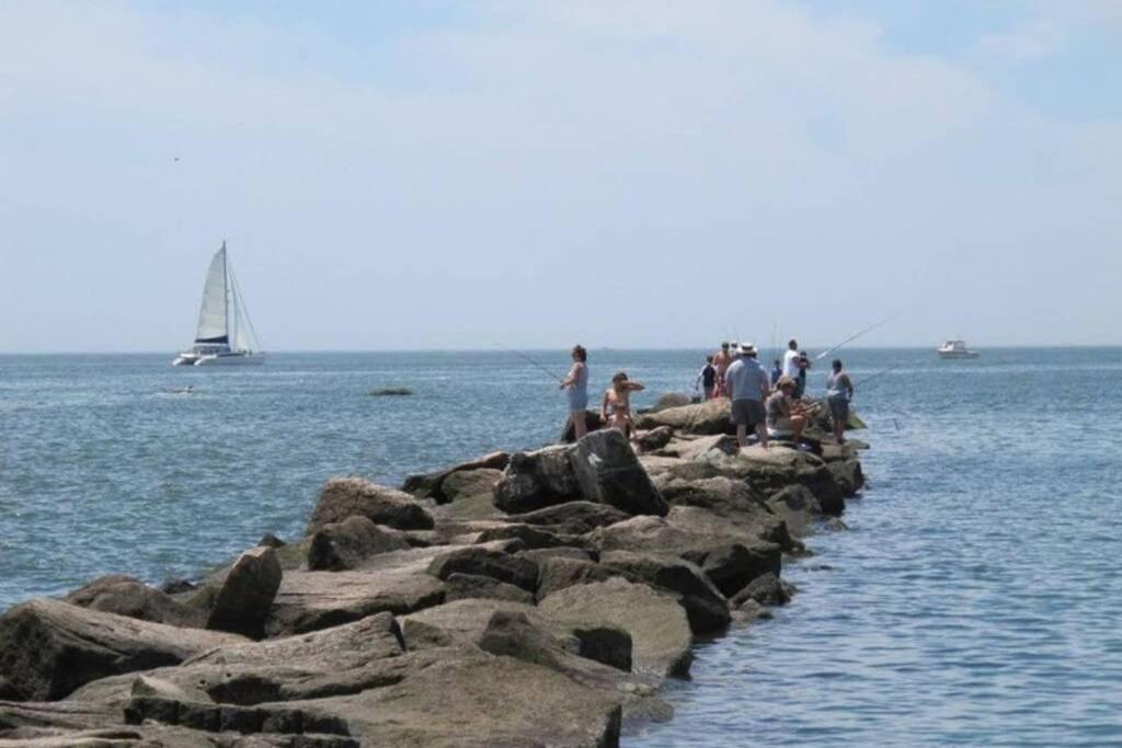 Newly Renovated Carriage House Near Town & Beaches