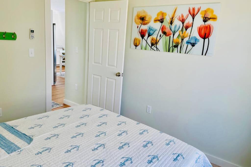 Newly Renovated Carriage House Near Town & Beaches