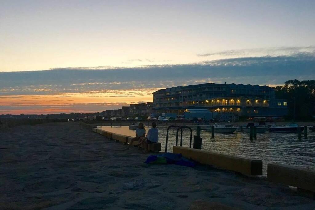 Newly Renovated Carriage House Near Town & Beaches