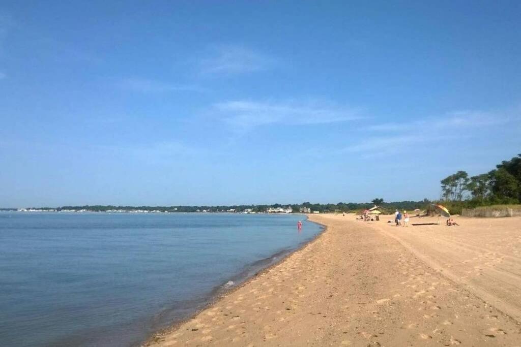 Newly Renovated Carriage House Near Town & Beaches