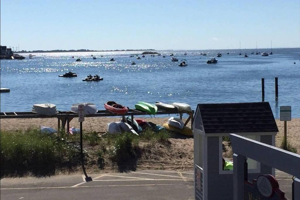 Newly Renovated Carriage House Near Town & Beaches