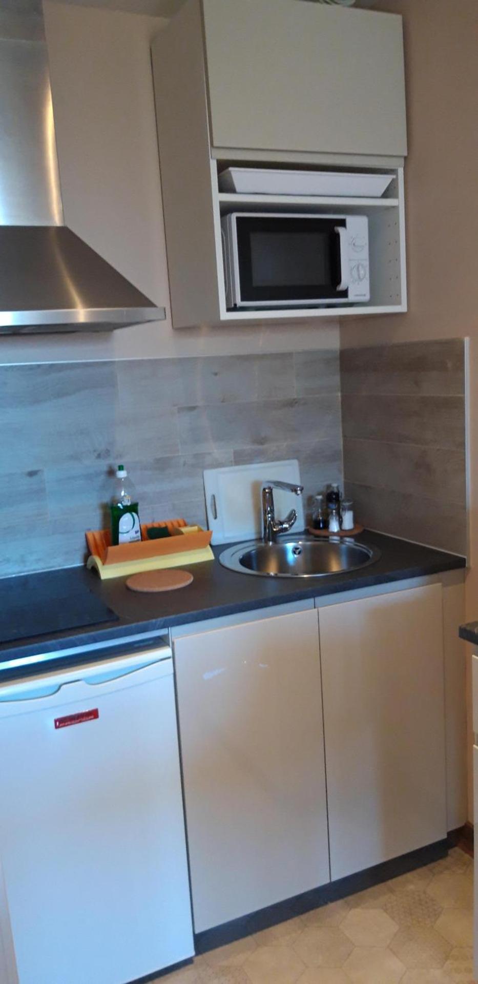 Kitchen or kitchenette