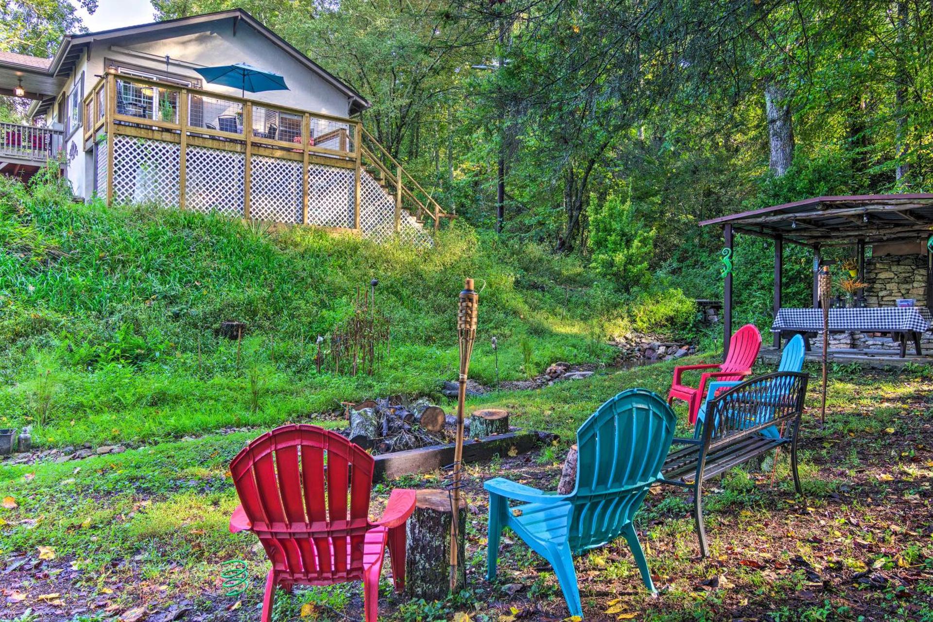 Shaw Creek Cottage with Fire Pit and Forest Views