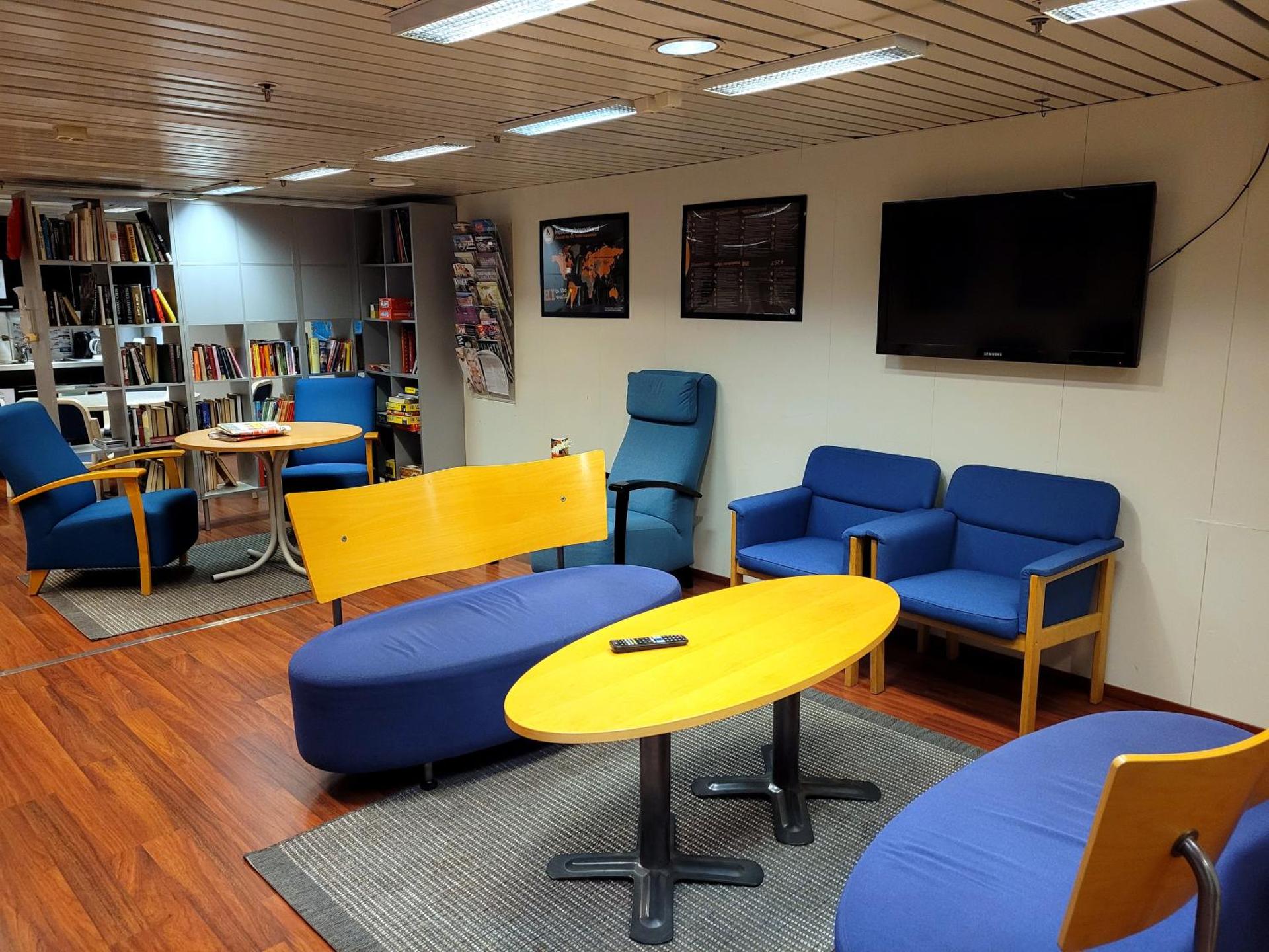 Communal lounge/ TV room