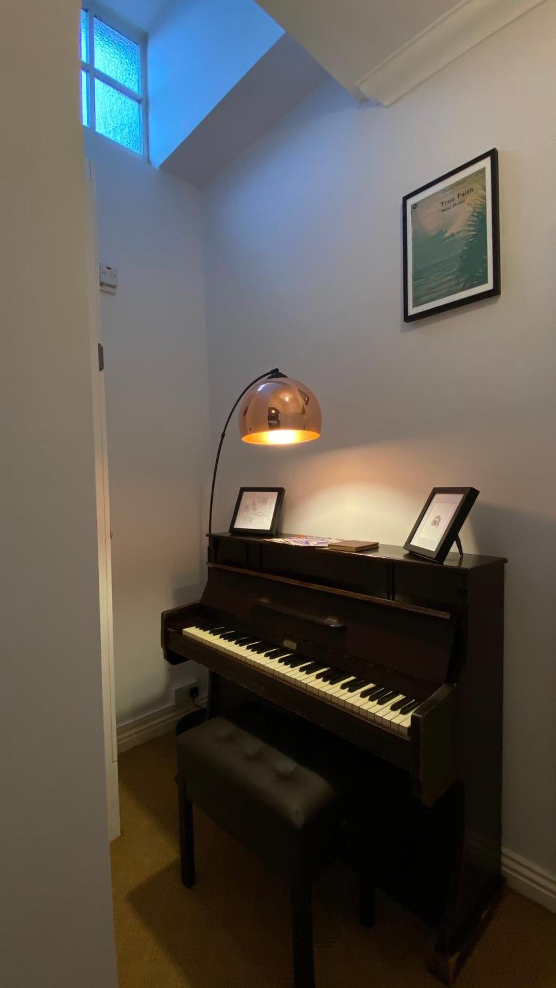 Spacious luxury flat in Swanage, close to beach with parking