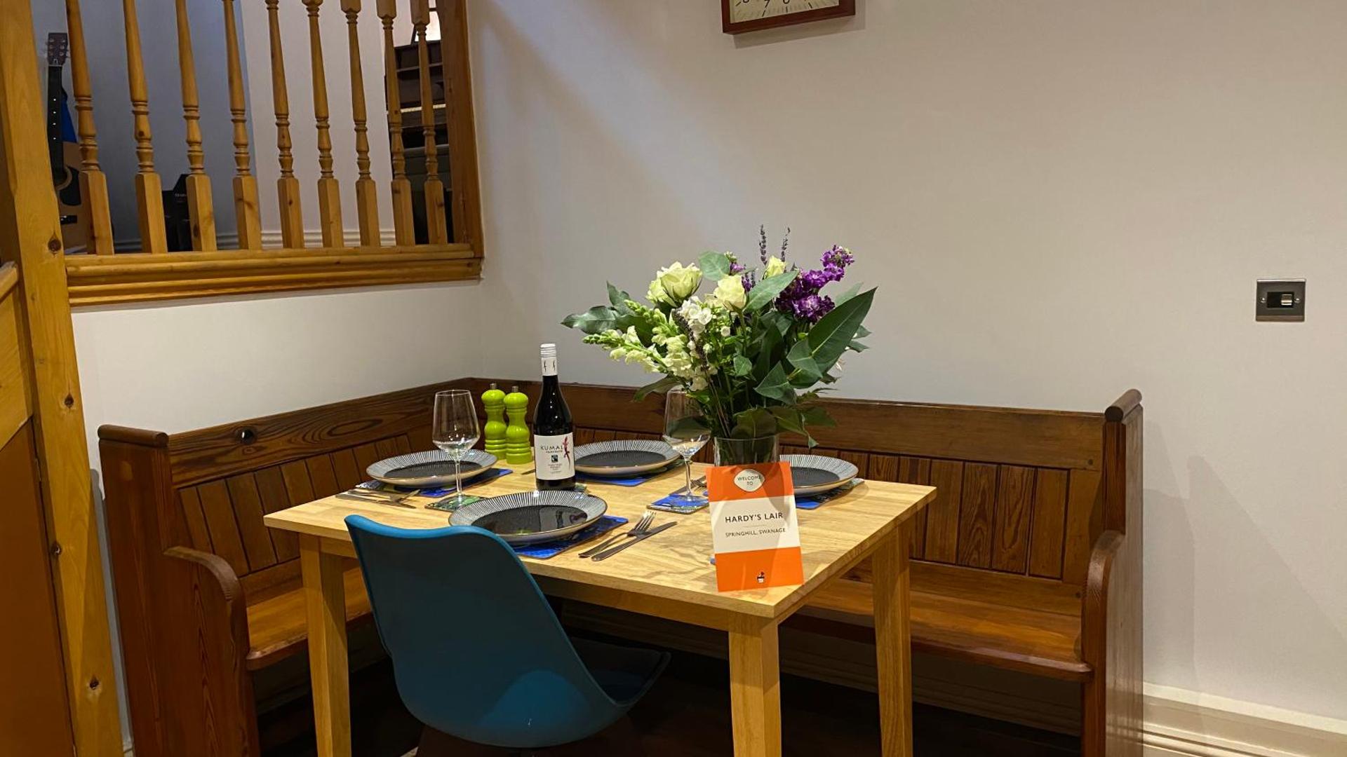 Spacious luxury flat in Swanage, close to beach with parking