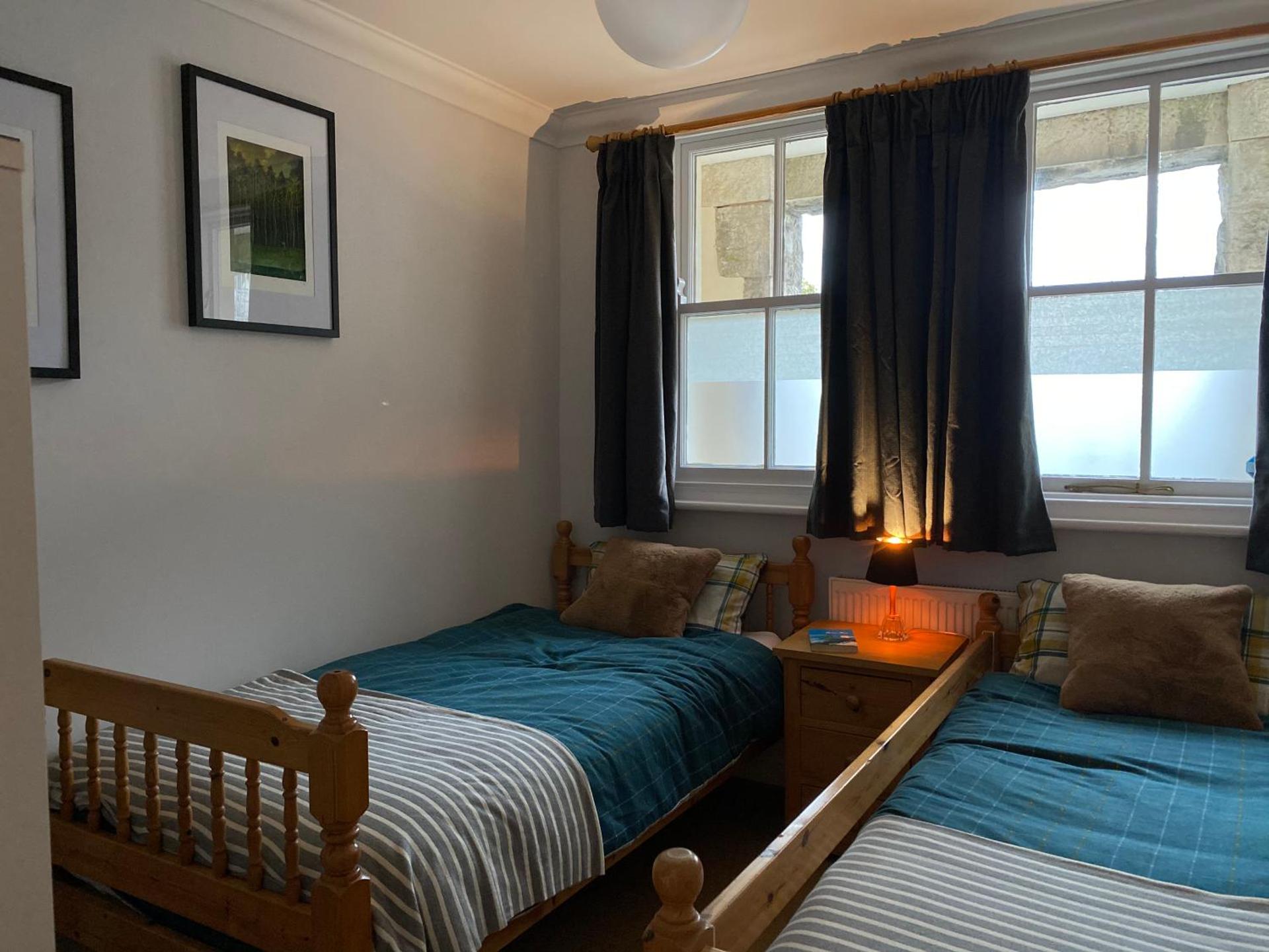 Spacious luxury flat in Swanage, close to beach with parking