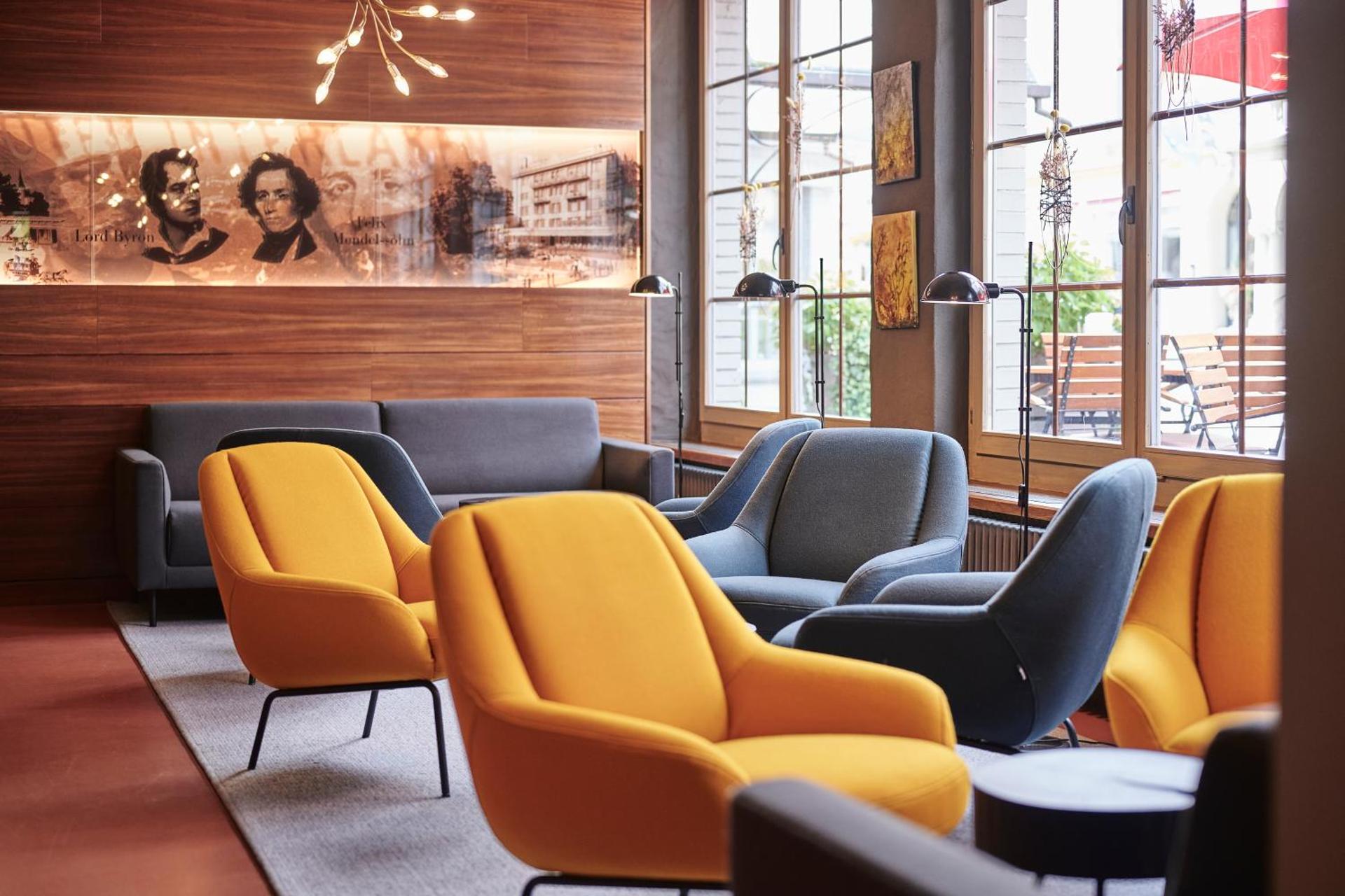 Communal lounge/ TV room