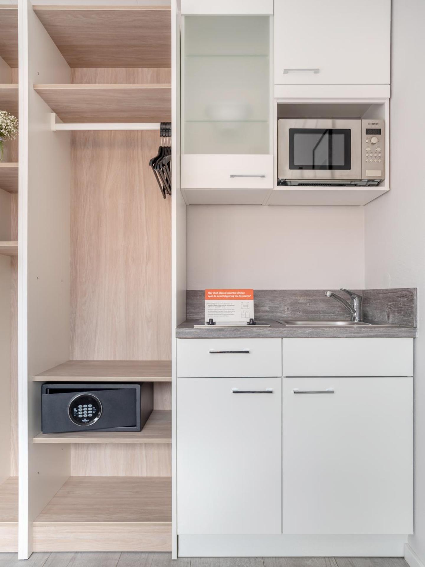 Kitchen or kitchenette