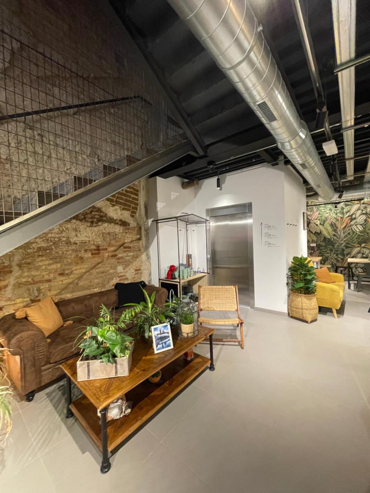 VTZ The Botanic Hostel