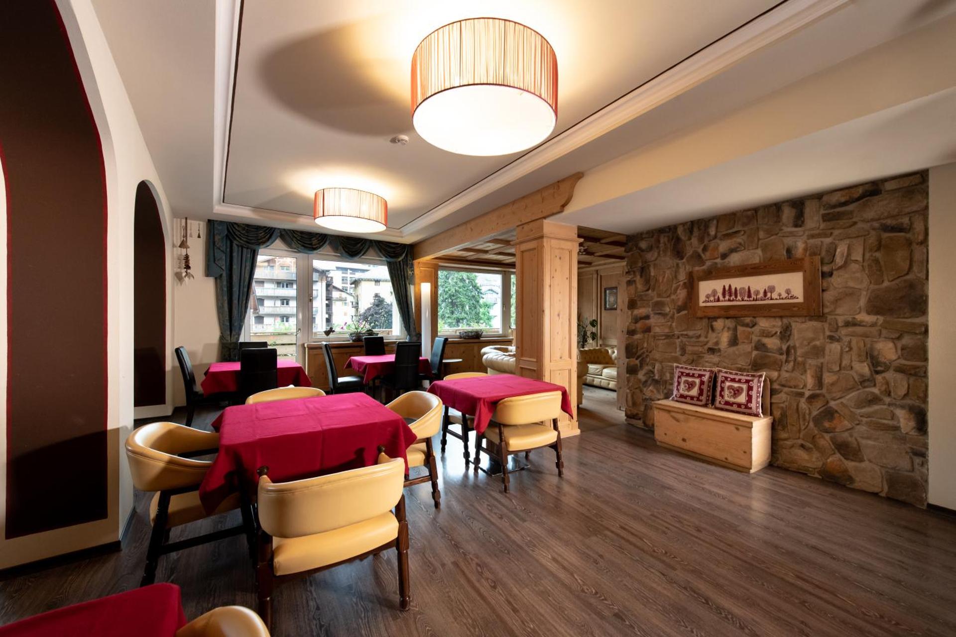 Communal lounge/ TV room