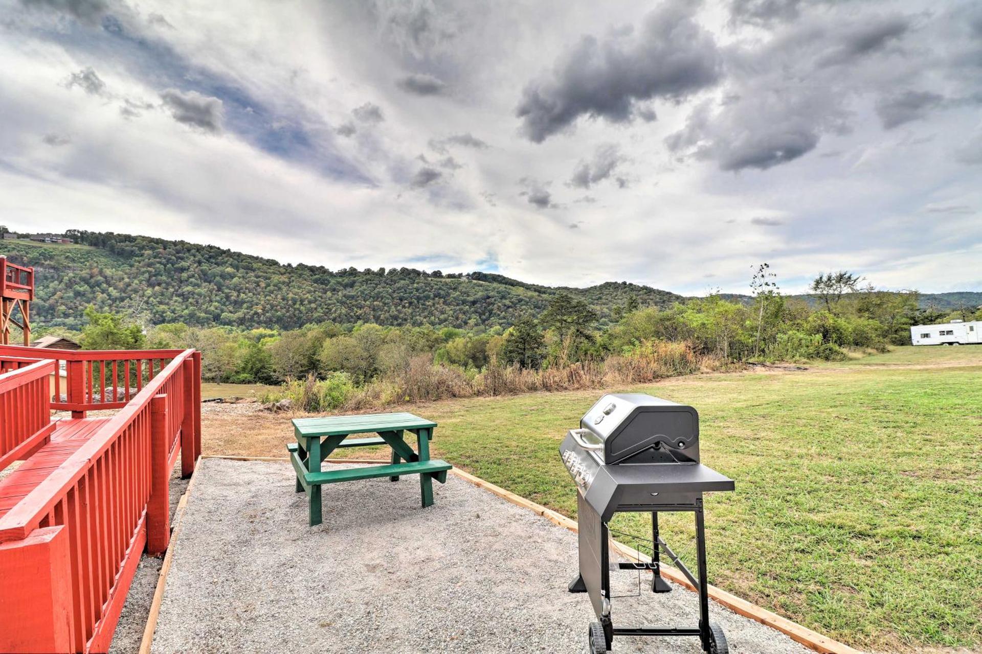 Updated Mtn View Studio with Loft - Near River!