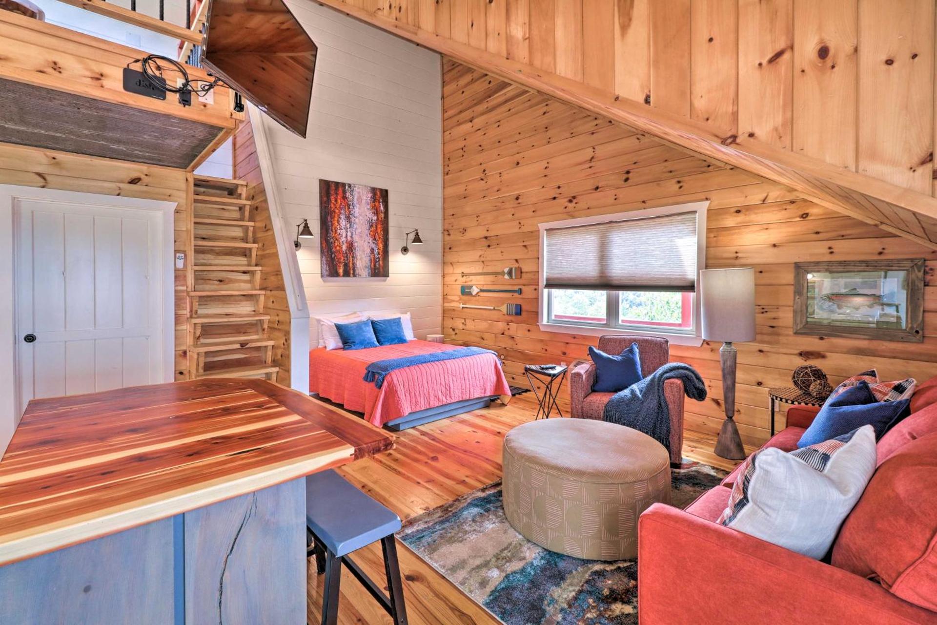 Mountain View Escape - 1 Mile to White River!