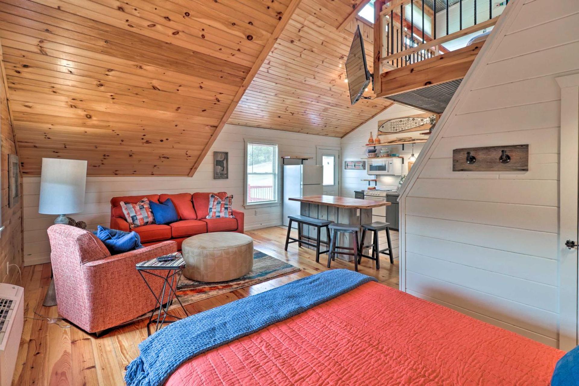 Mountain View Escape - 1 Mile to White River!