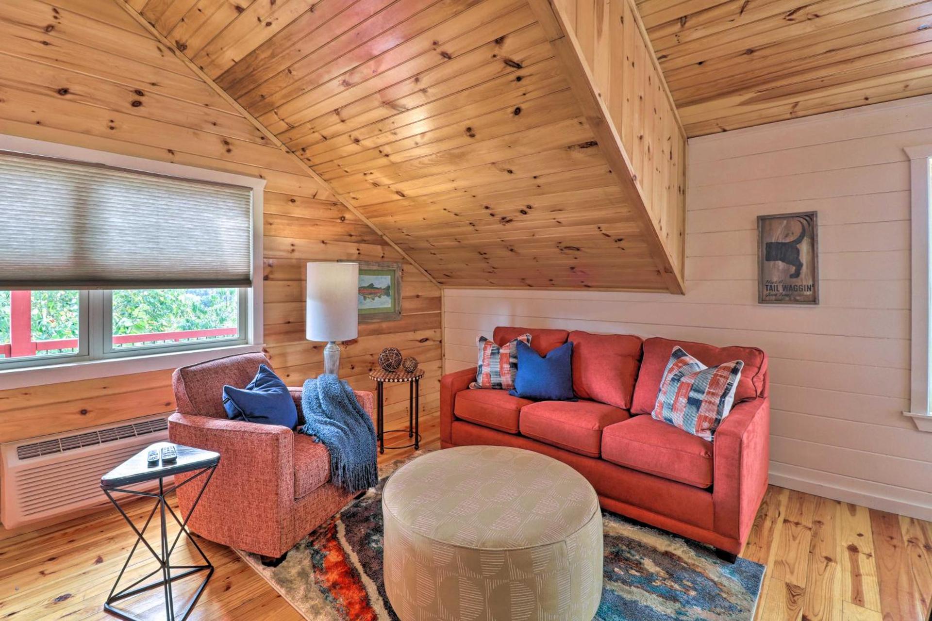 Mountain View Escape - 1 Mile to White River!